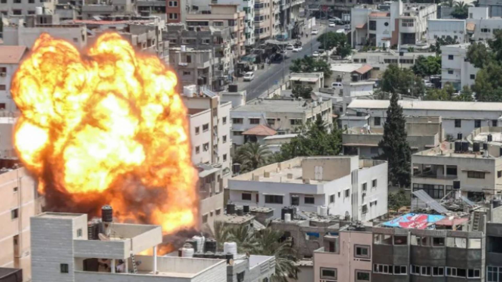 صورة للمبنى لحظة قصفه