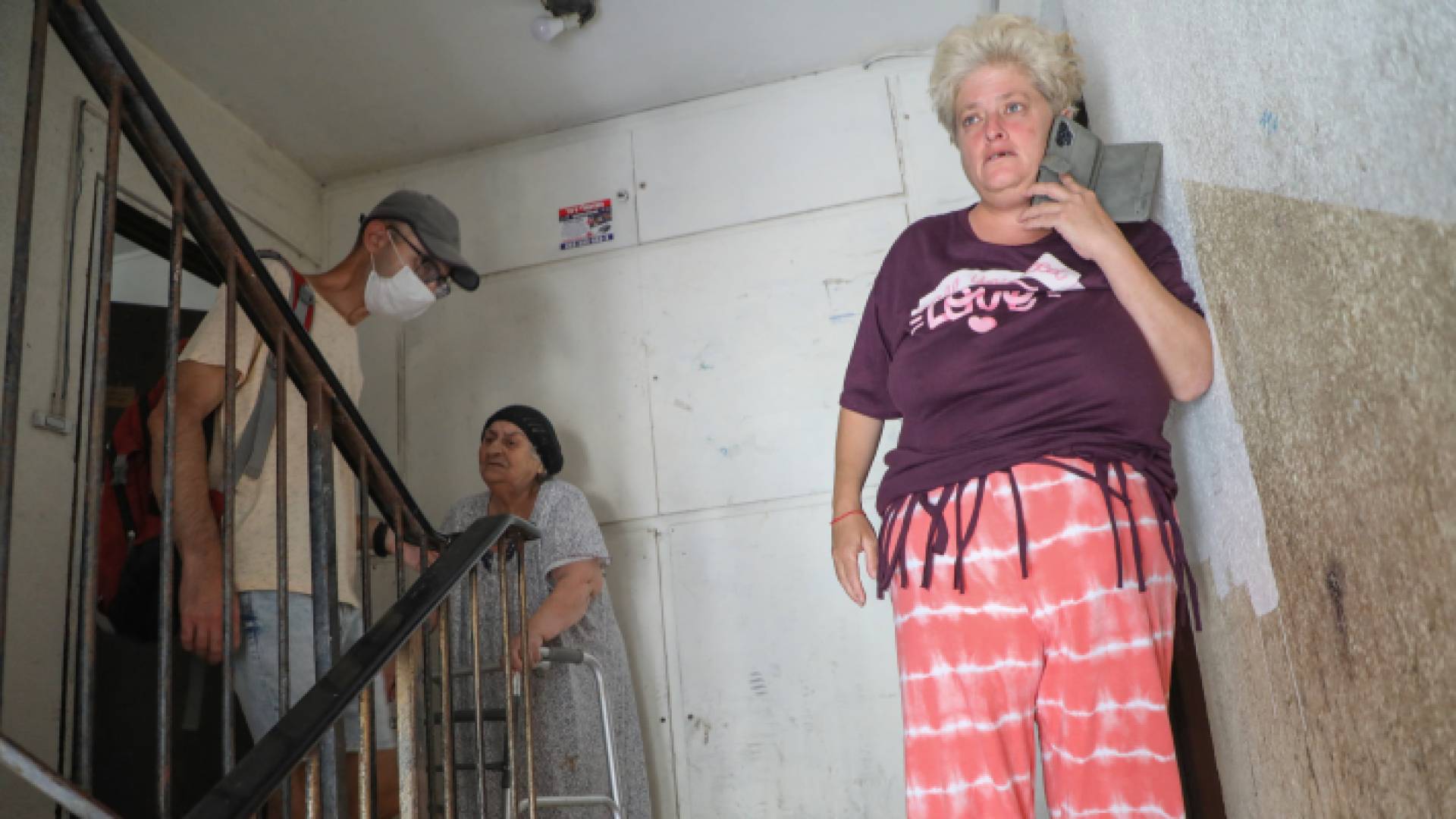 مستوطنون داخل الملجأ في عسقلان - AFP