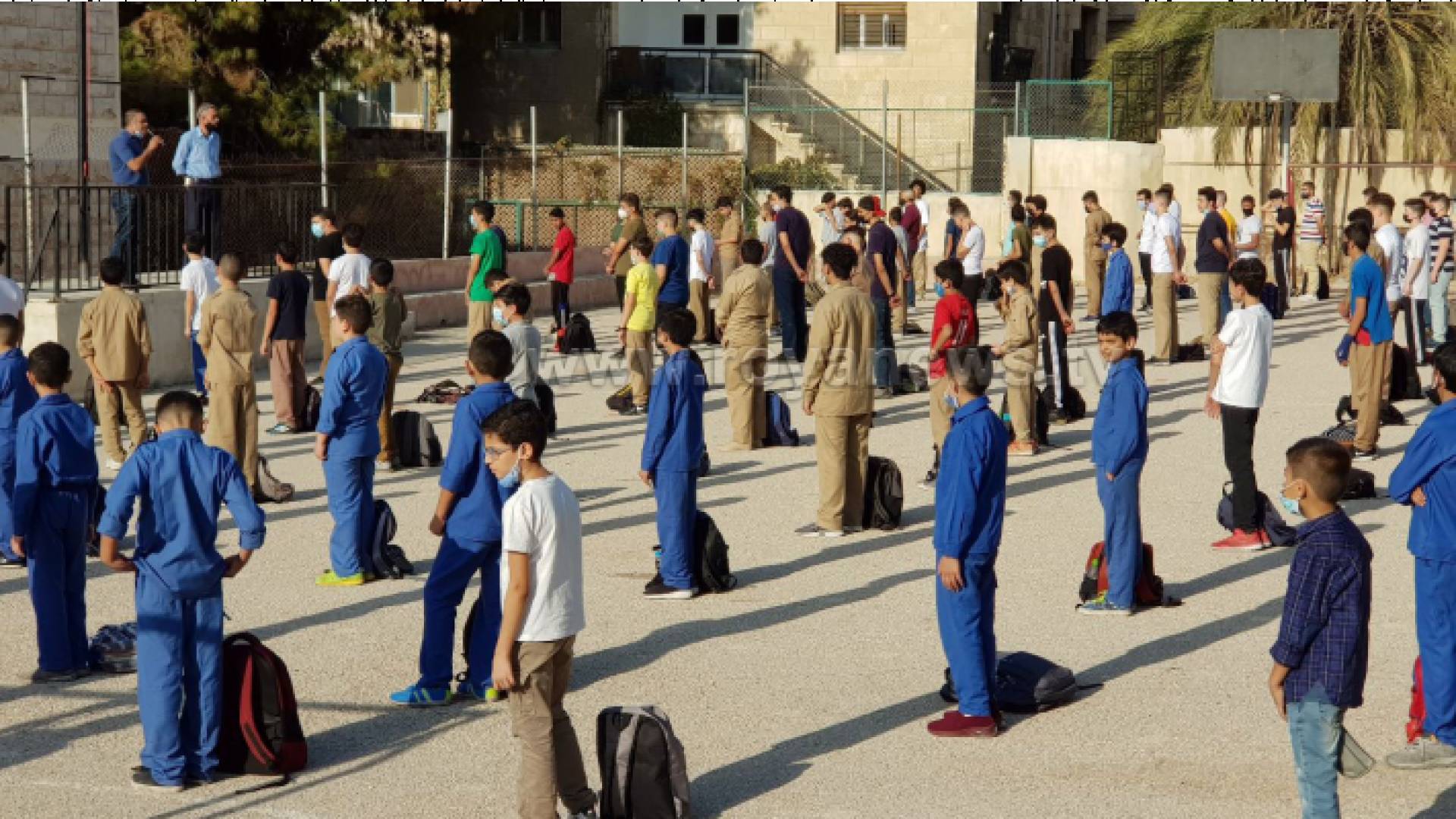 طلبة في الطابور الصباحي - ارشيفية