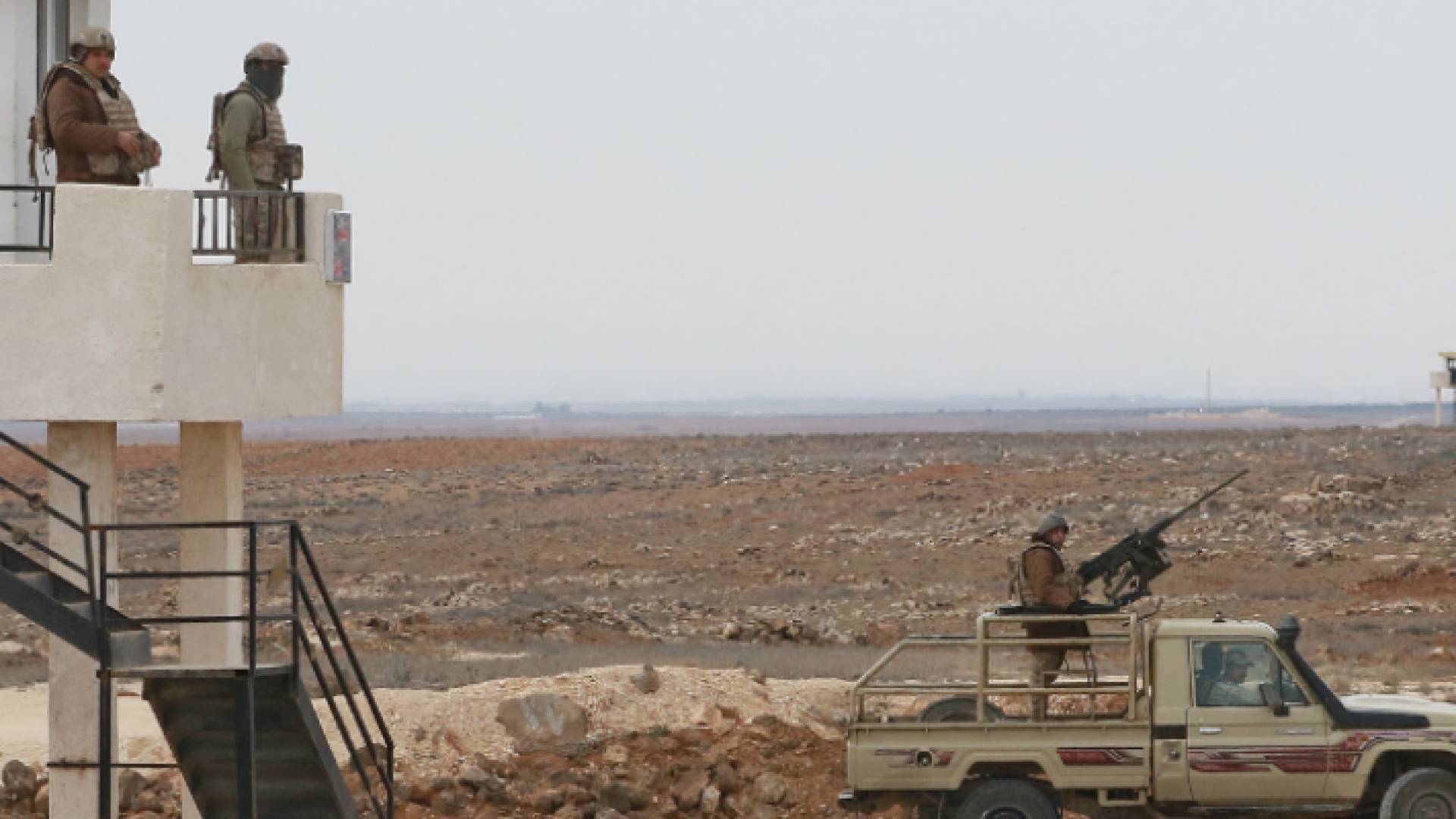 الجيش العربي بالقرب من الحدود السورية