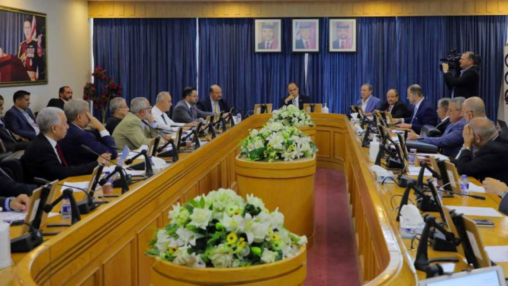 مالية الأعيان أثناء الاجتماع