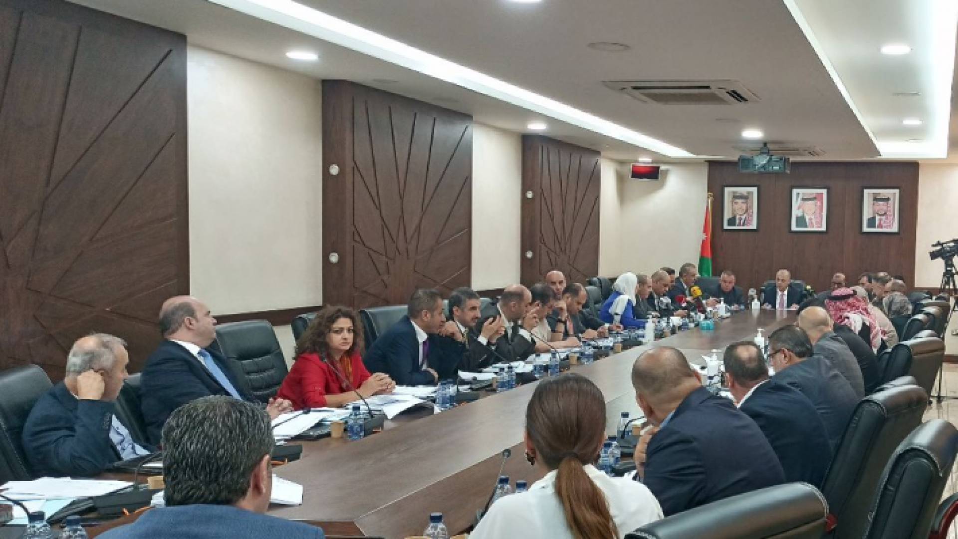 جانب من اجتماع اللجنة