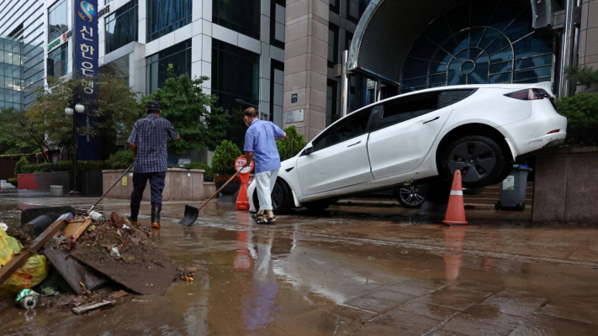 صورة توضيحية لآثار الدمار الذي خلفته الفيضانات في منطقة بكوريا الجنوبية