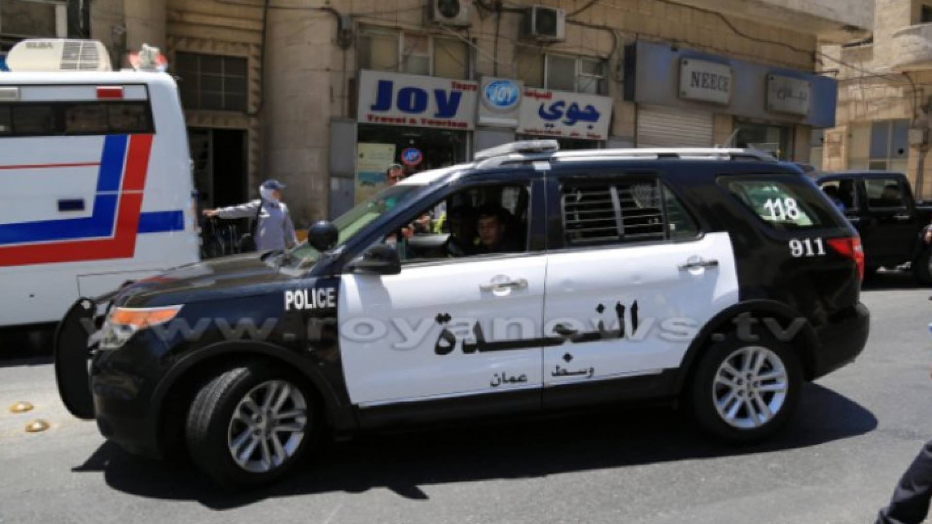 مركبة تابعة للأمن العام