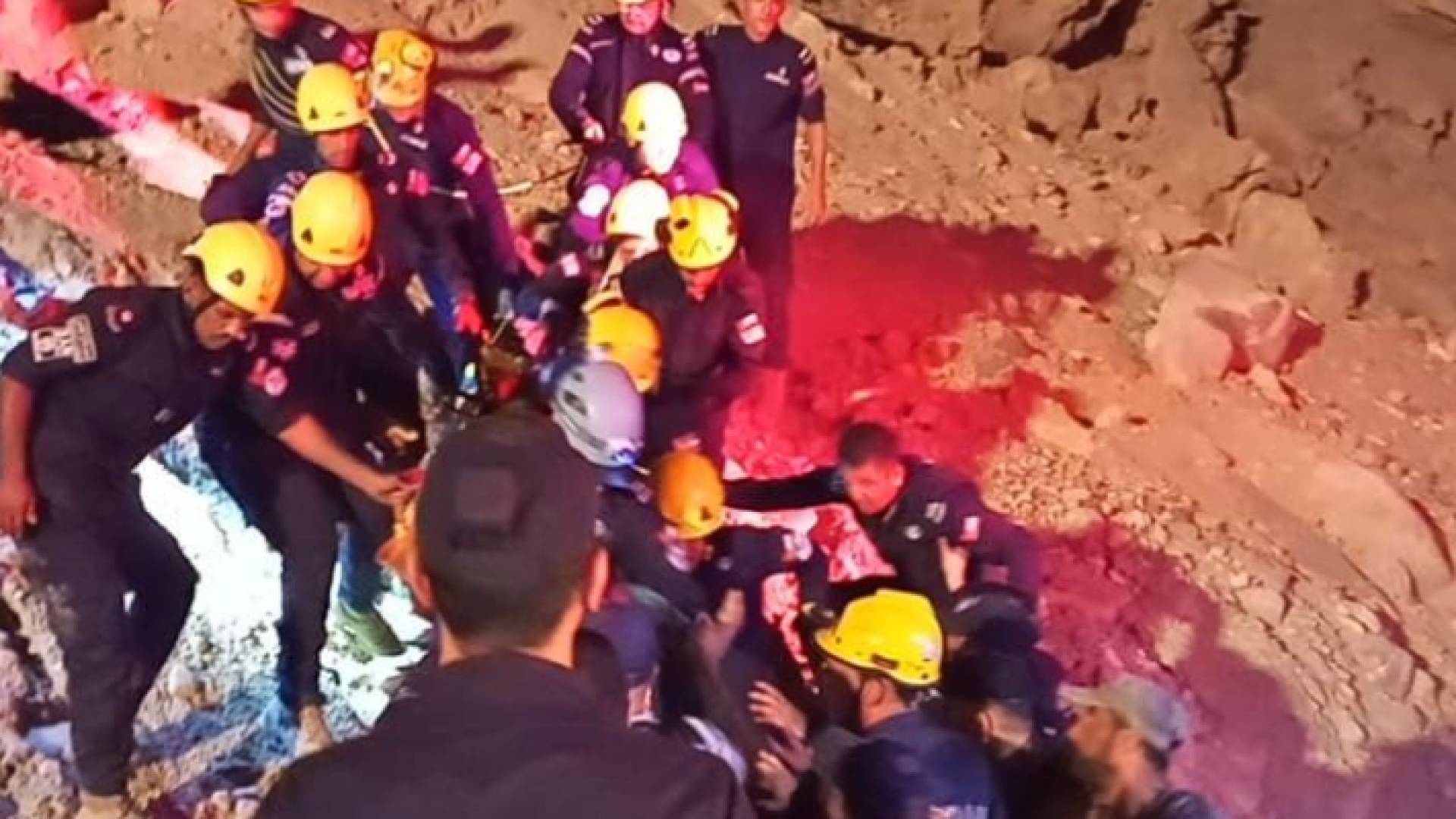 إنقاذ فتاة سقطت عن مقطع صخري في البحر الميت