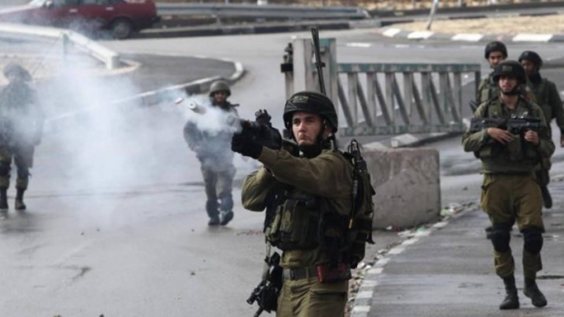 صورة أرشيفية لجندي من قوات الاحتلال في مواجهات مع فلسطينيين