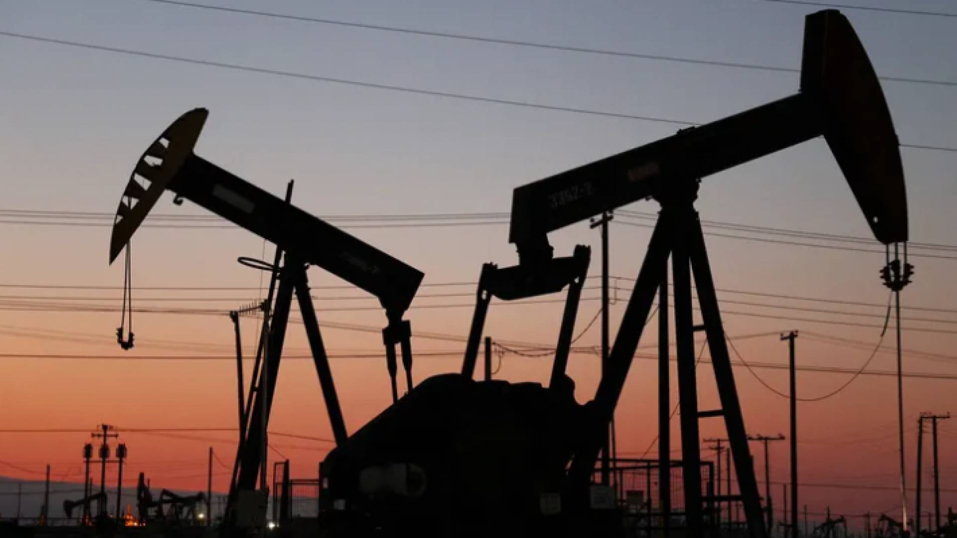 آلية لاستخراج النفط