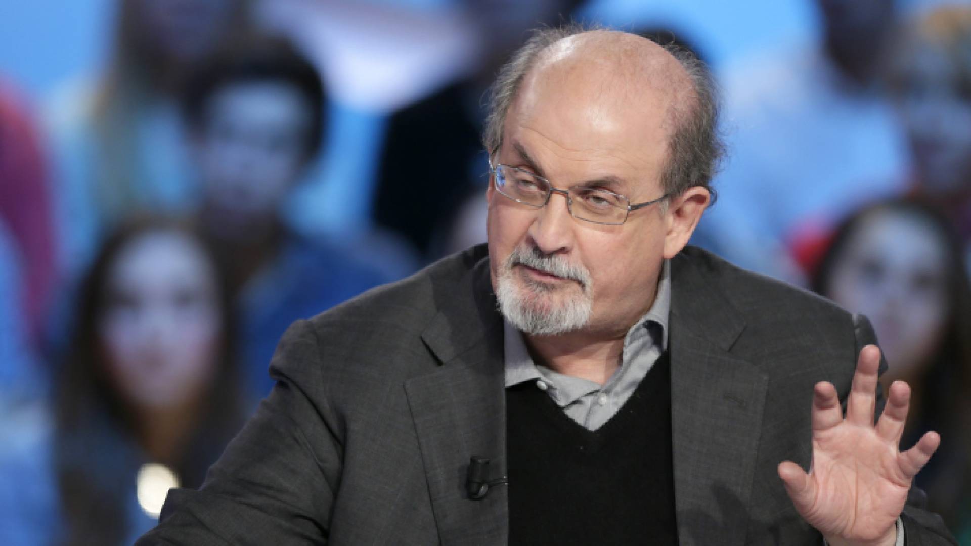 صورة أرشيفية للكاتب البريطاني سلمان رشدي