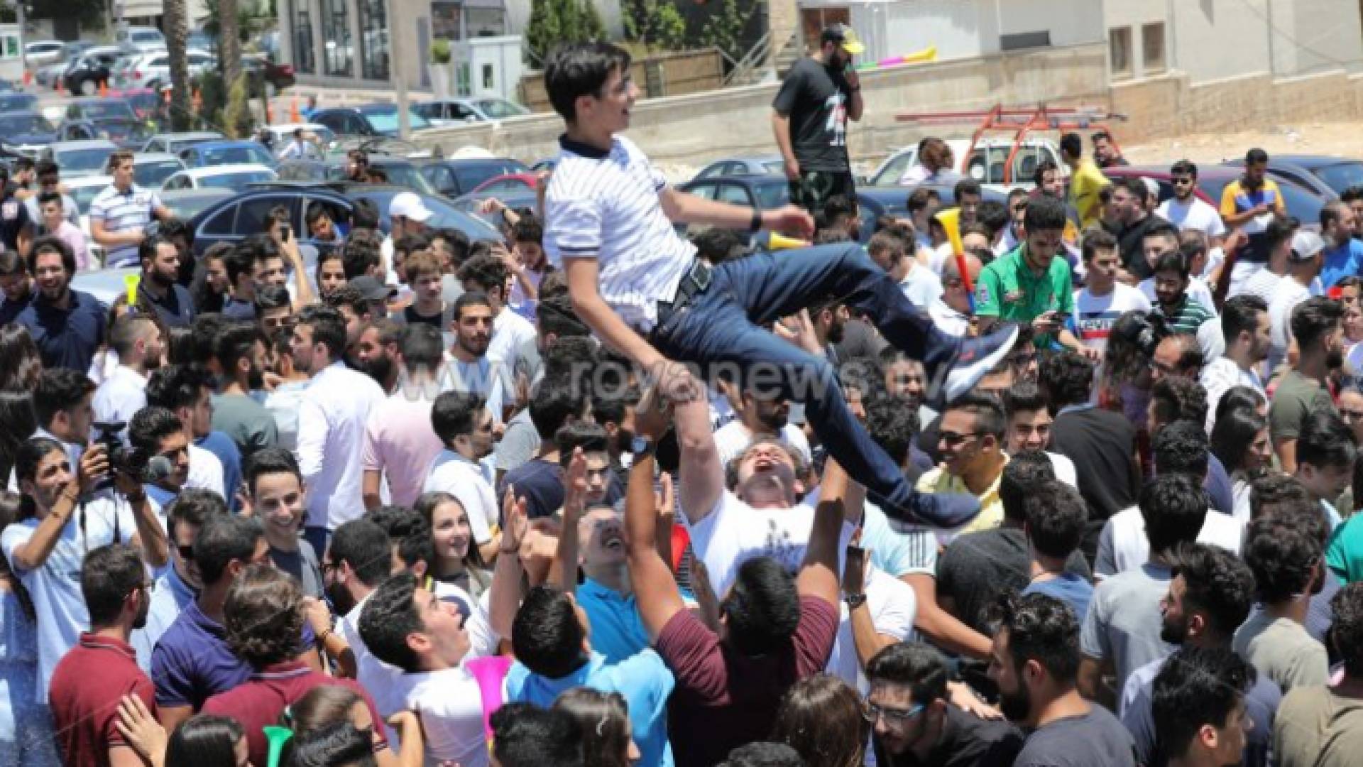 أرشيفية لاحتفالات طلبة توجيهي بالنجاح