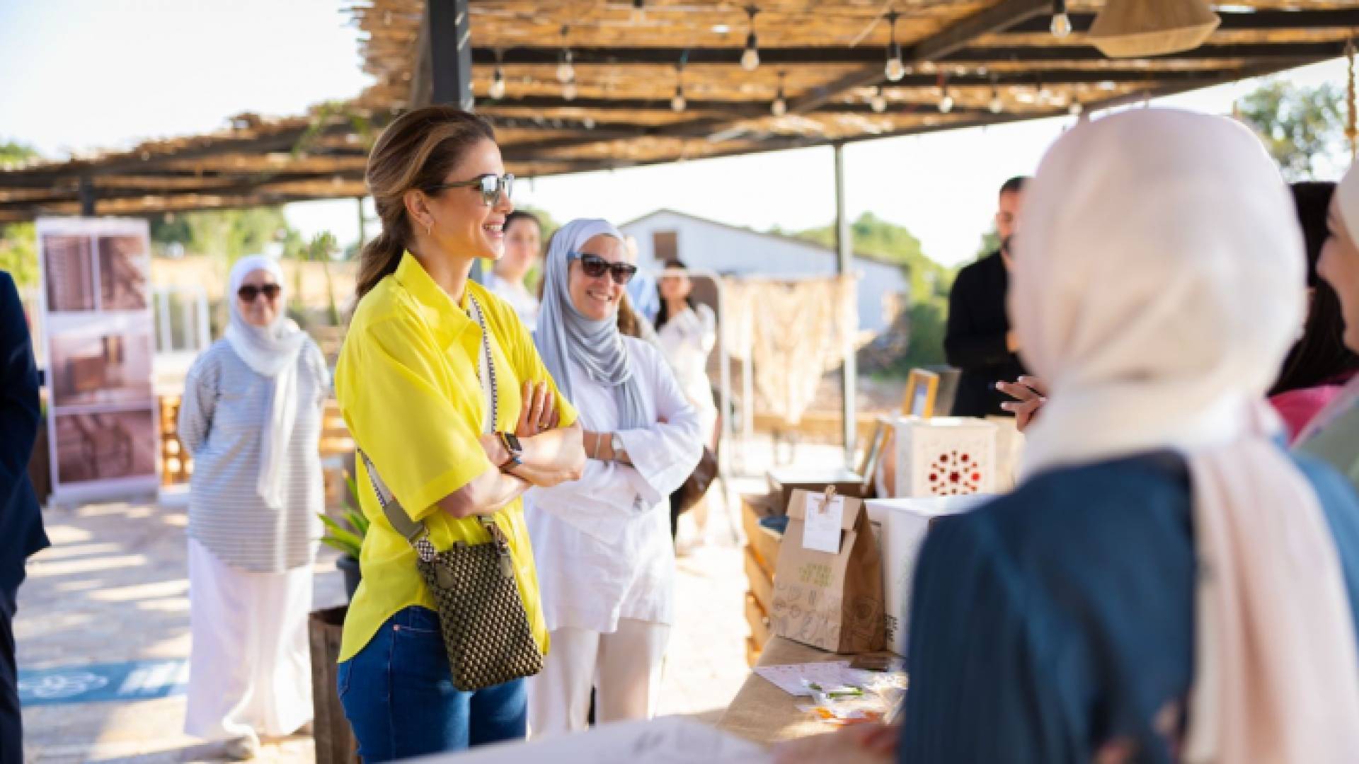 جانب من زيارة الملكة رانيا إلى حاضنة ليف إنك