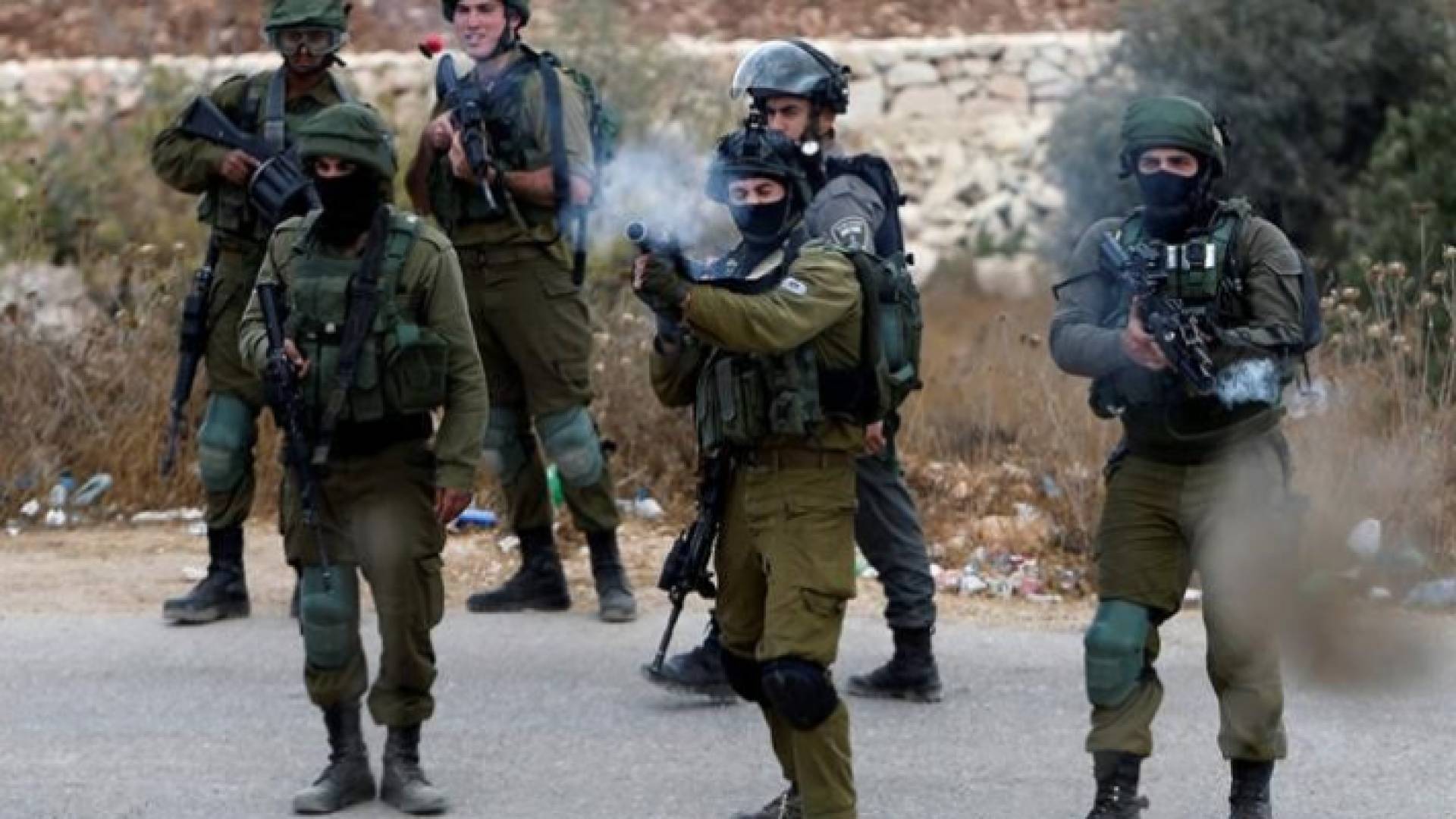 صورة أرشيفية لقوات الاحتلال أثناء مواجهات مع فلسطينيين
