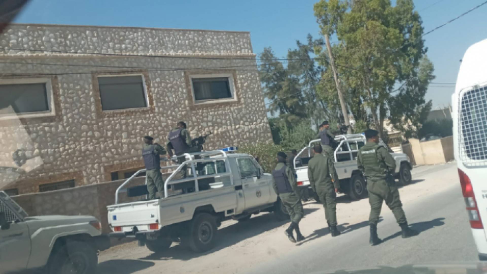 صورة للحملة برفقة الأجهزة الأمنية