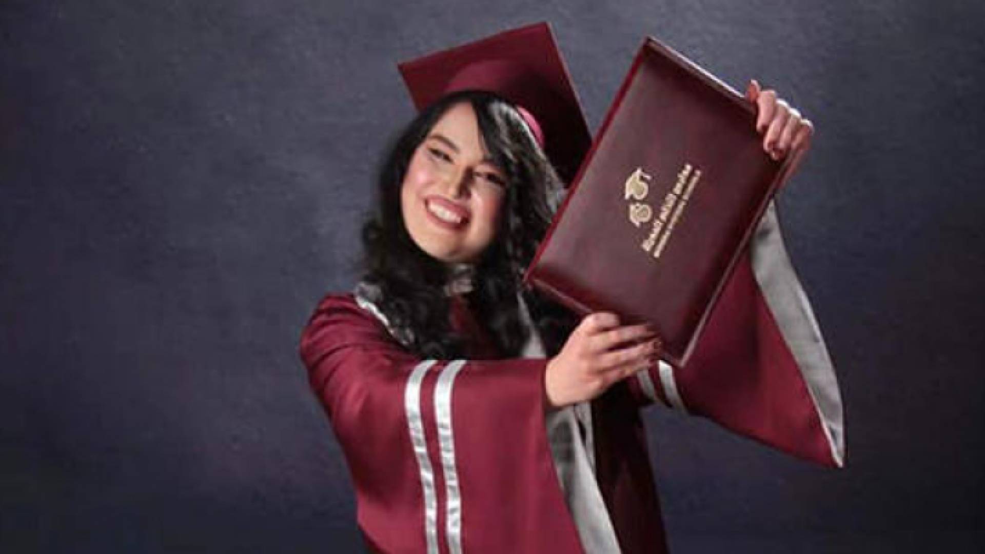 الطالبة لين محمد عاصم المومني الأولى على المملكة