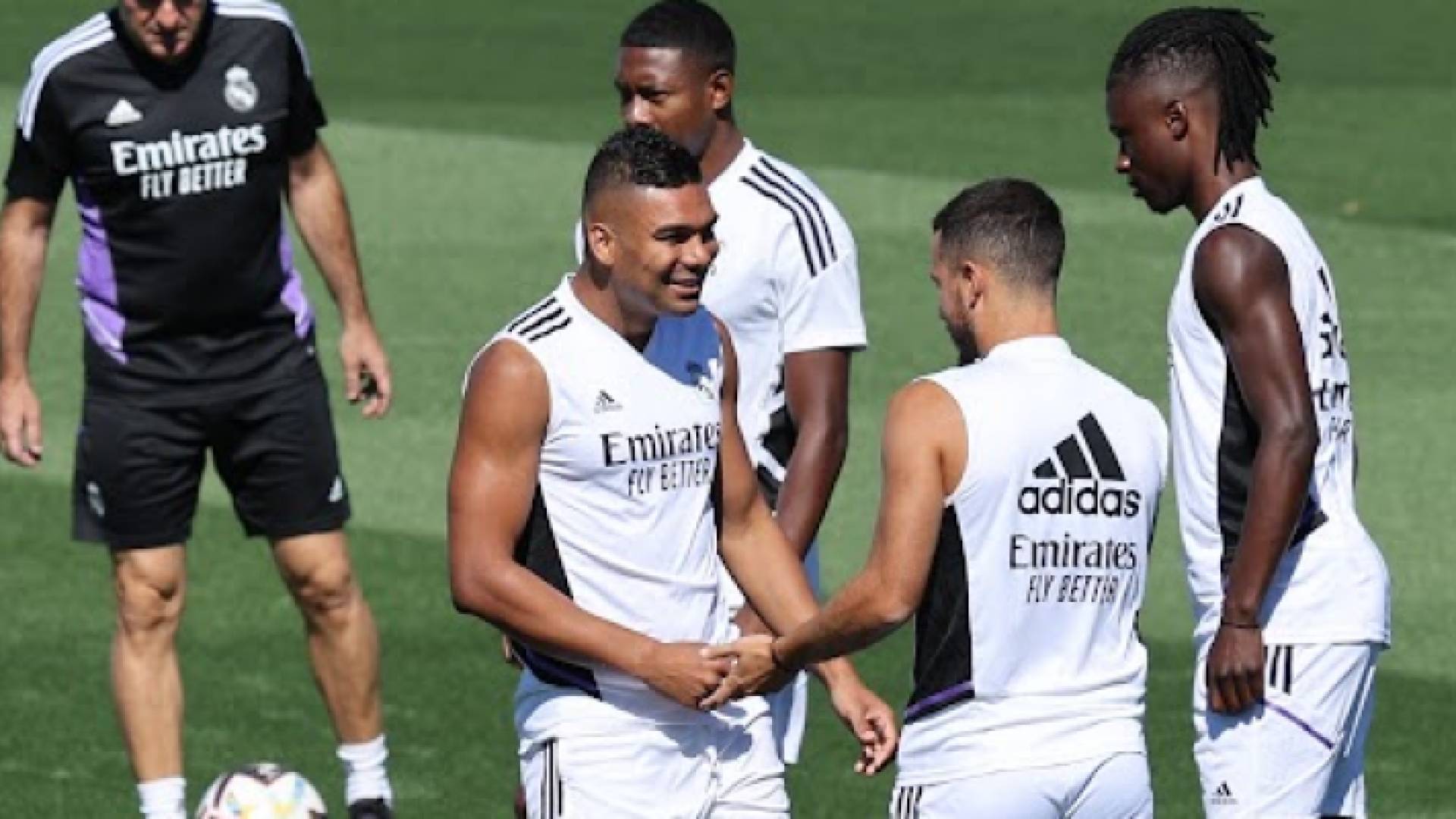 لاعب الوسط البرازيلي كاسيميرو أثناء إحدى مبارياته