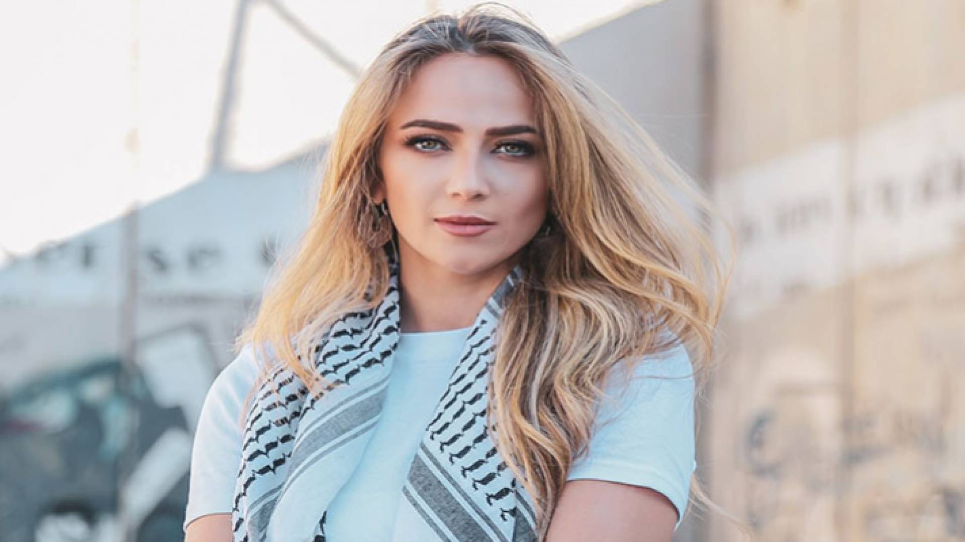 الفنانة الفلسطينية دلال أبو آمنة