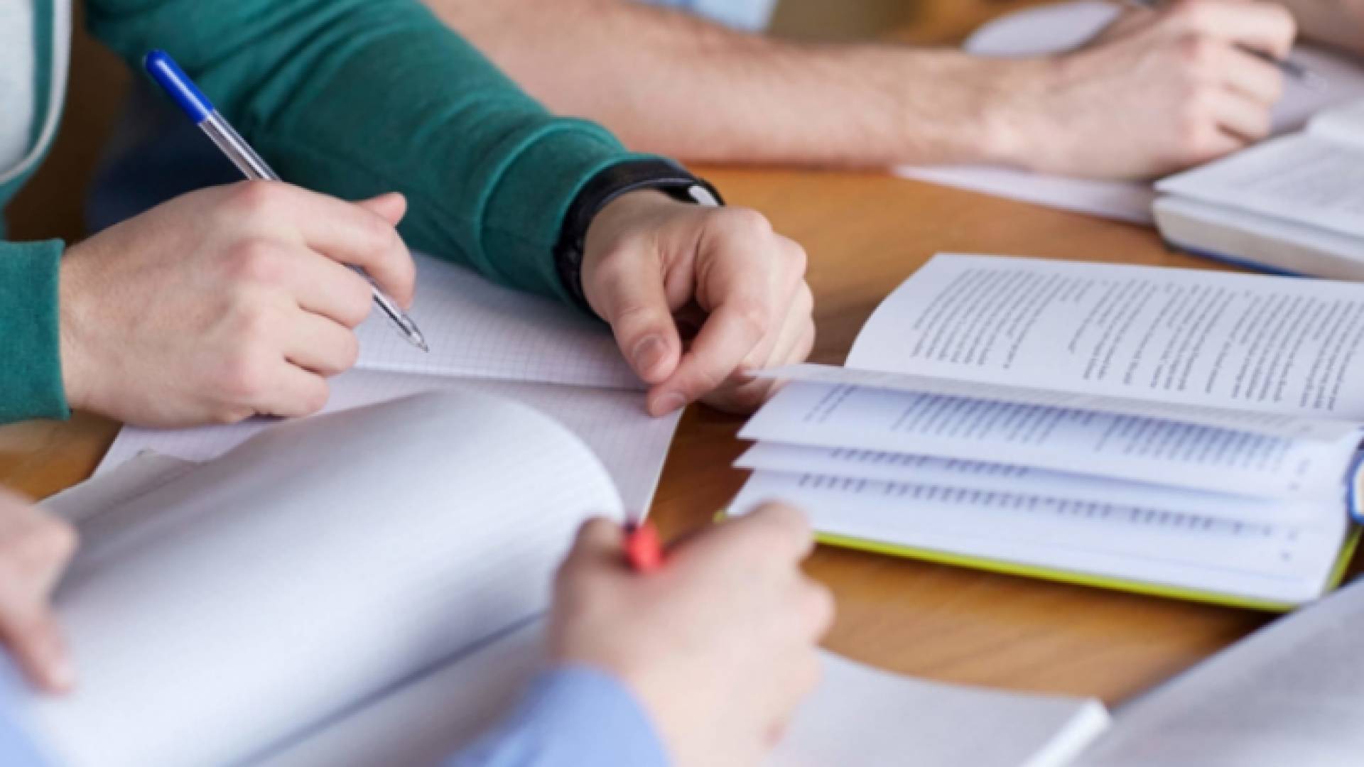 طلبة جامعات