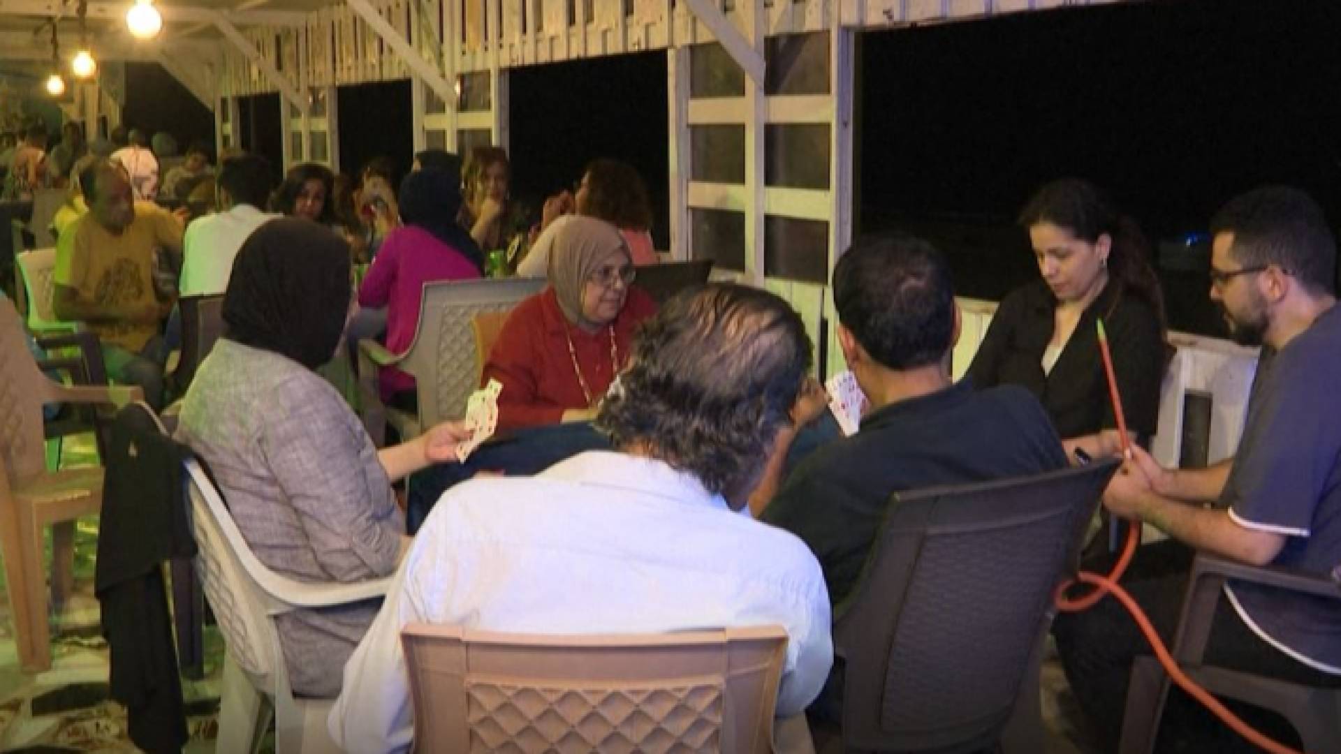 من داخل أحد المقاهي في قطاع غزة