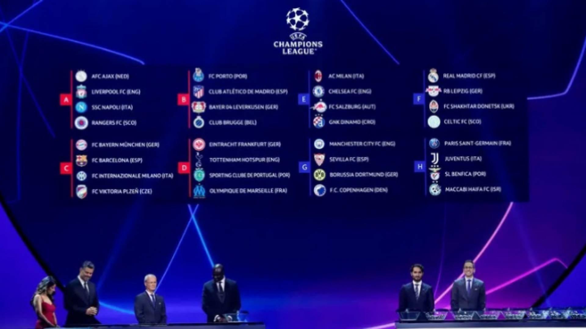 صورة من حفل سحب قرعة دوري أبطال أوروبا الذي أقيم في إسطنبول