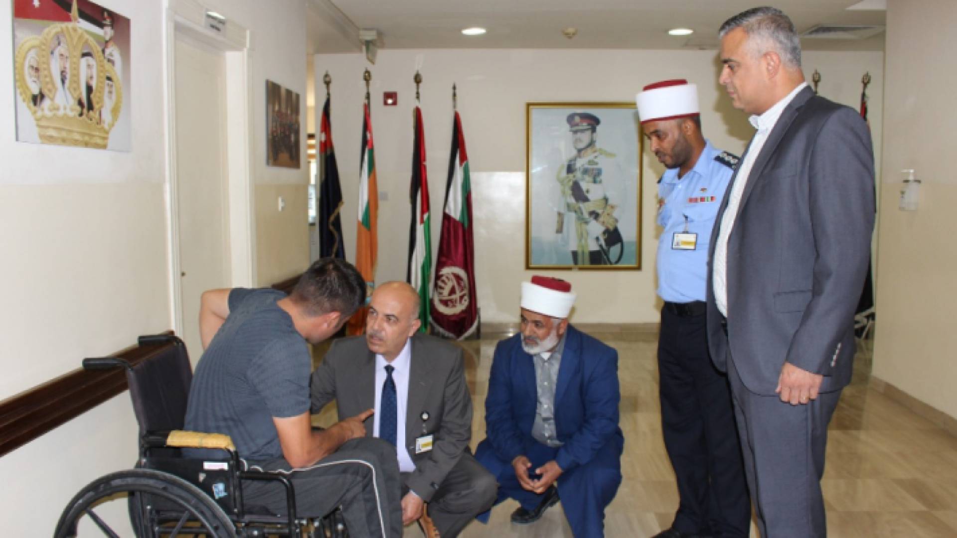 خلال توزيع كراسي متحركة