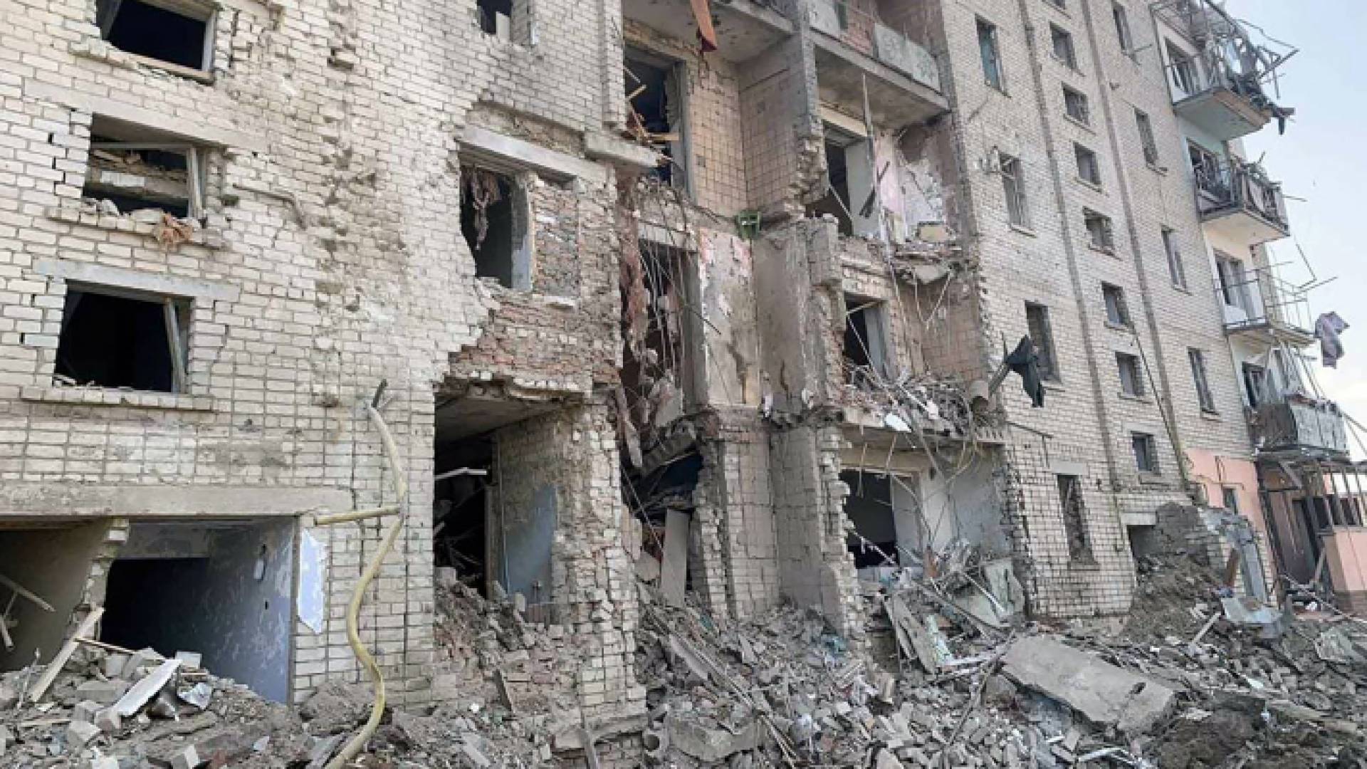 دمار خلفه القصف الروسي على إحدى المنشآت الأوكرانية - أرشيفية