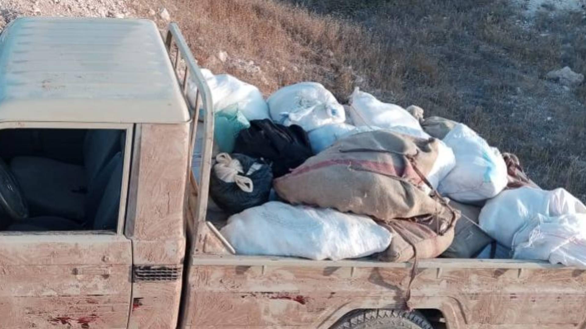 مركبة تحمل كميات من المخدرات المضبوطة