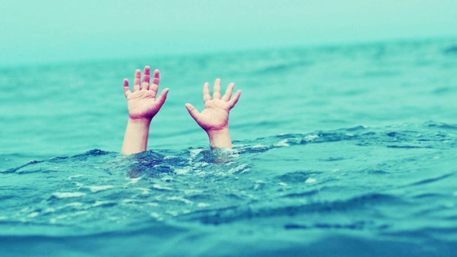 صورة تعبيرية لشخص يتعرض للغرق