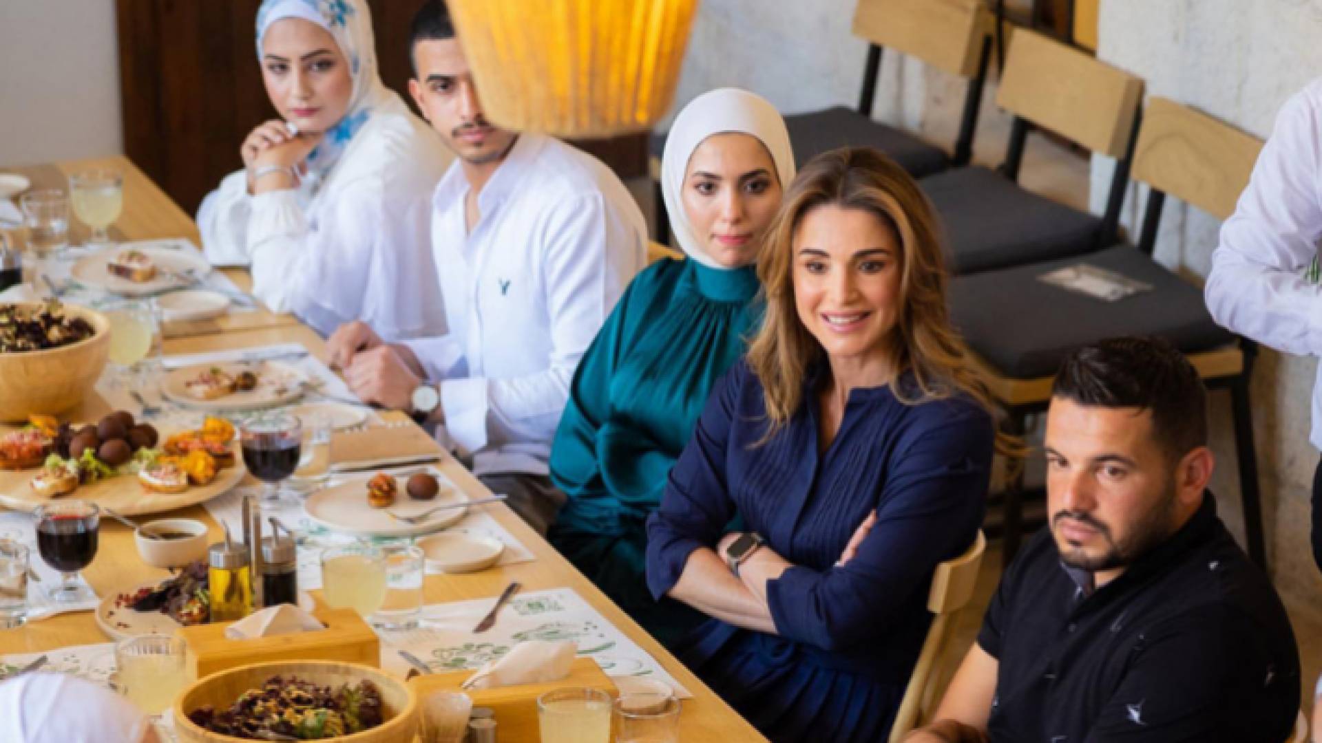 جلالة الملكة رانيا تلتقي عددا من مستفيدي مؤسسة "شباب 42" في مأدبا