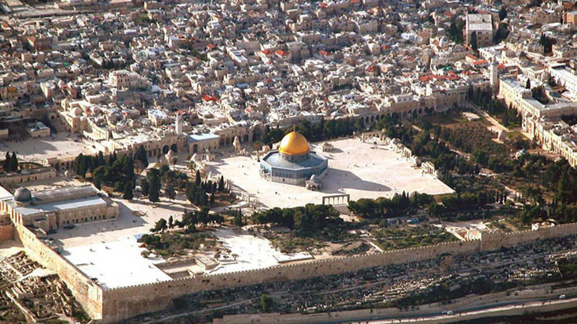 المسجد الأقصى المبارك بمساحته الكاملة 144 دونما