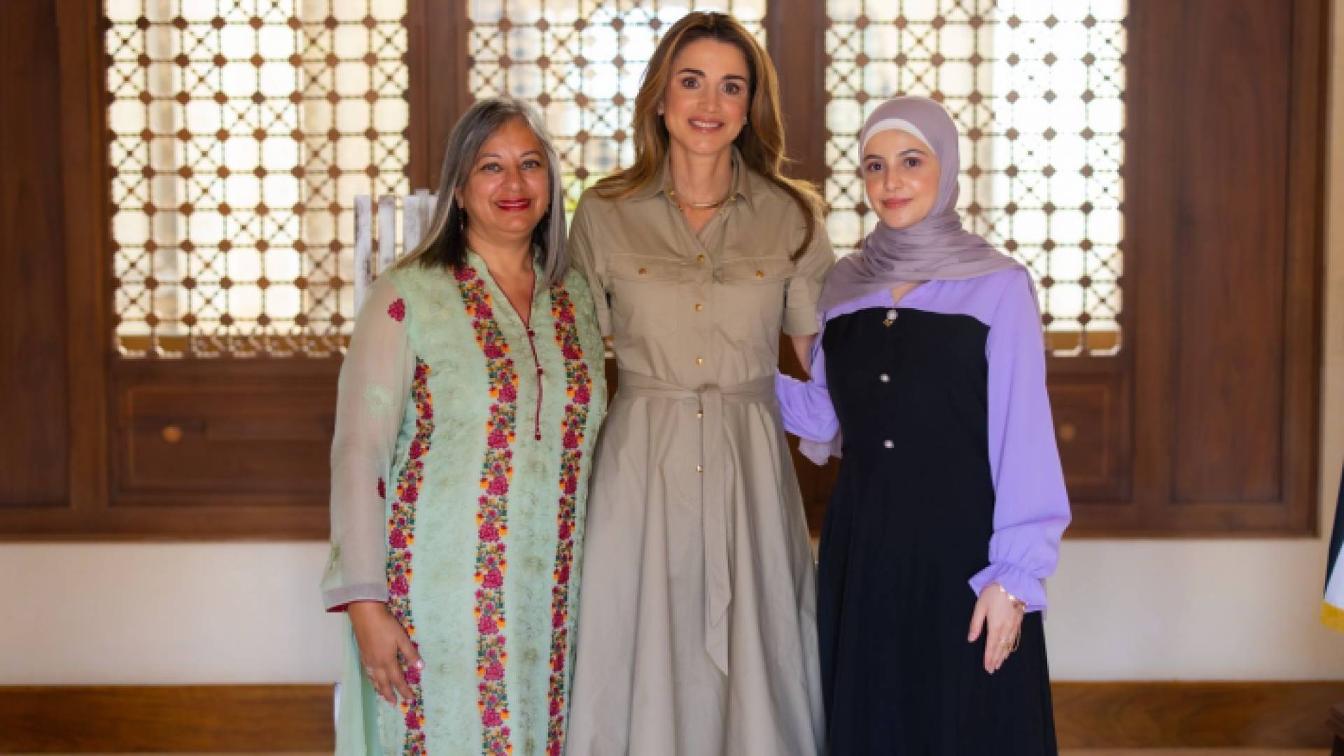 جلالة الملكة رانيا أثناء لقاء مزون المليحان