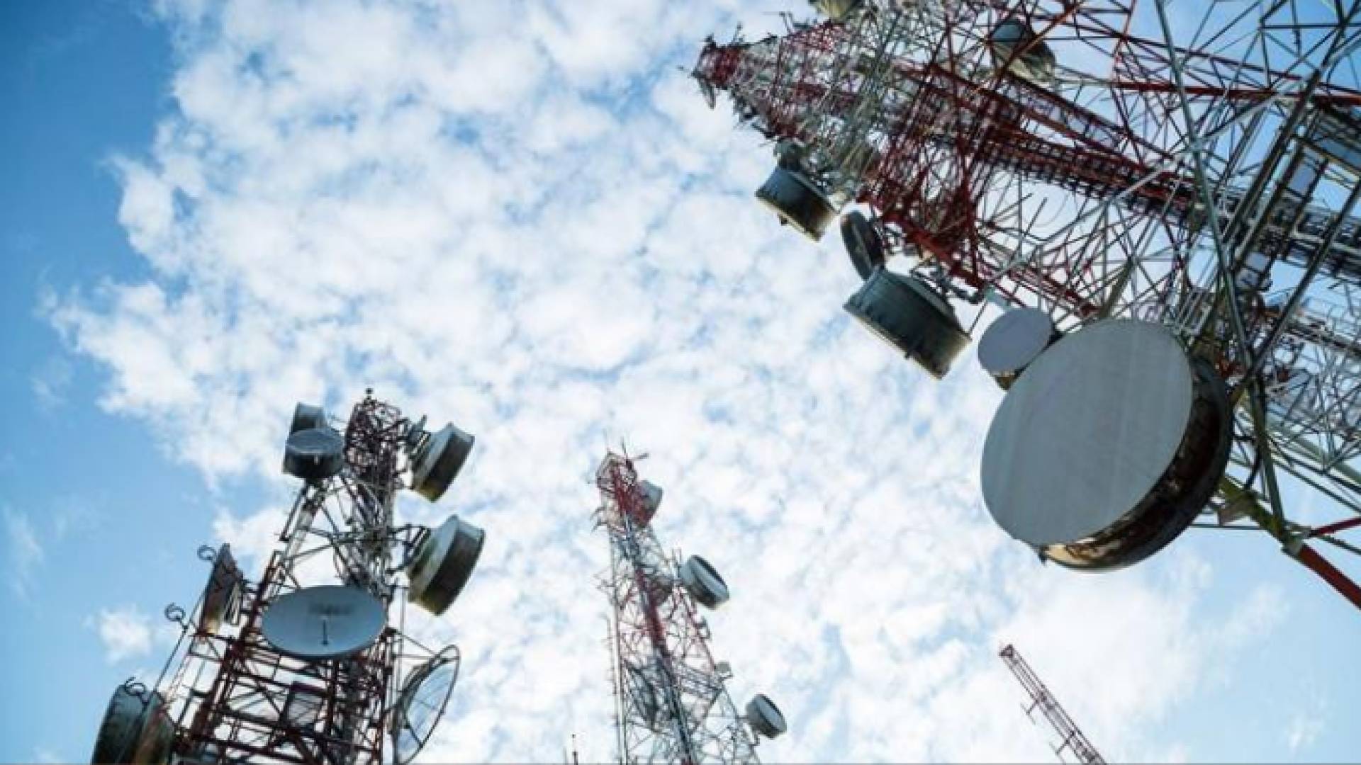 صورة توضيحية لبرجي اتصالات