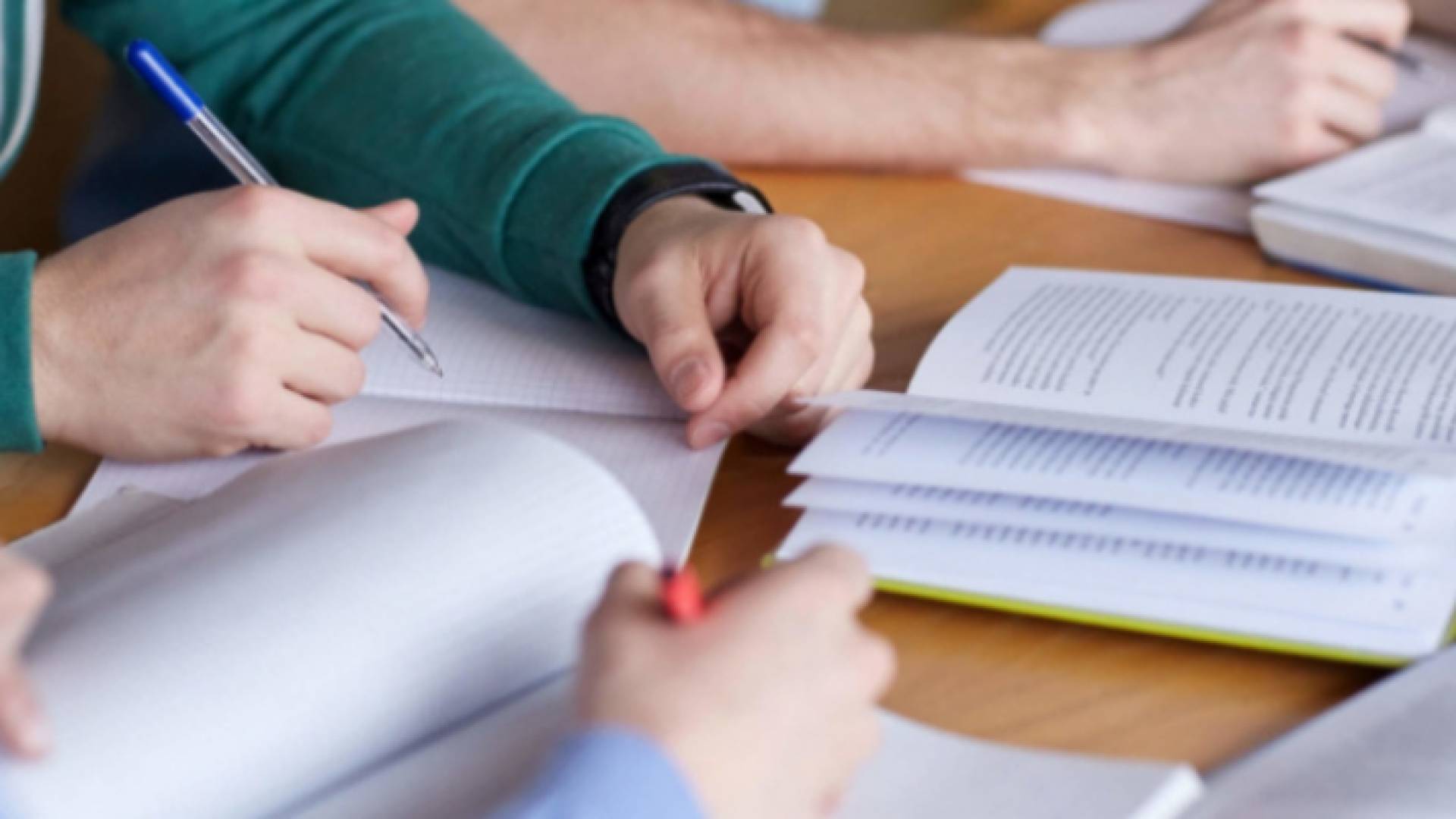 طلبة جامعات