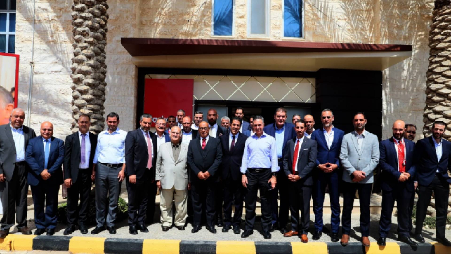 الأمير الحسن في زيارته لمدينة القسطل الصناعية