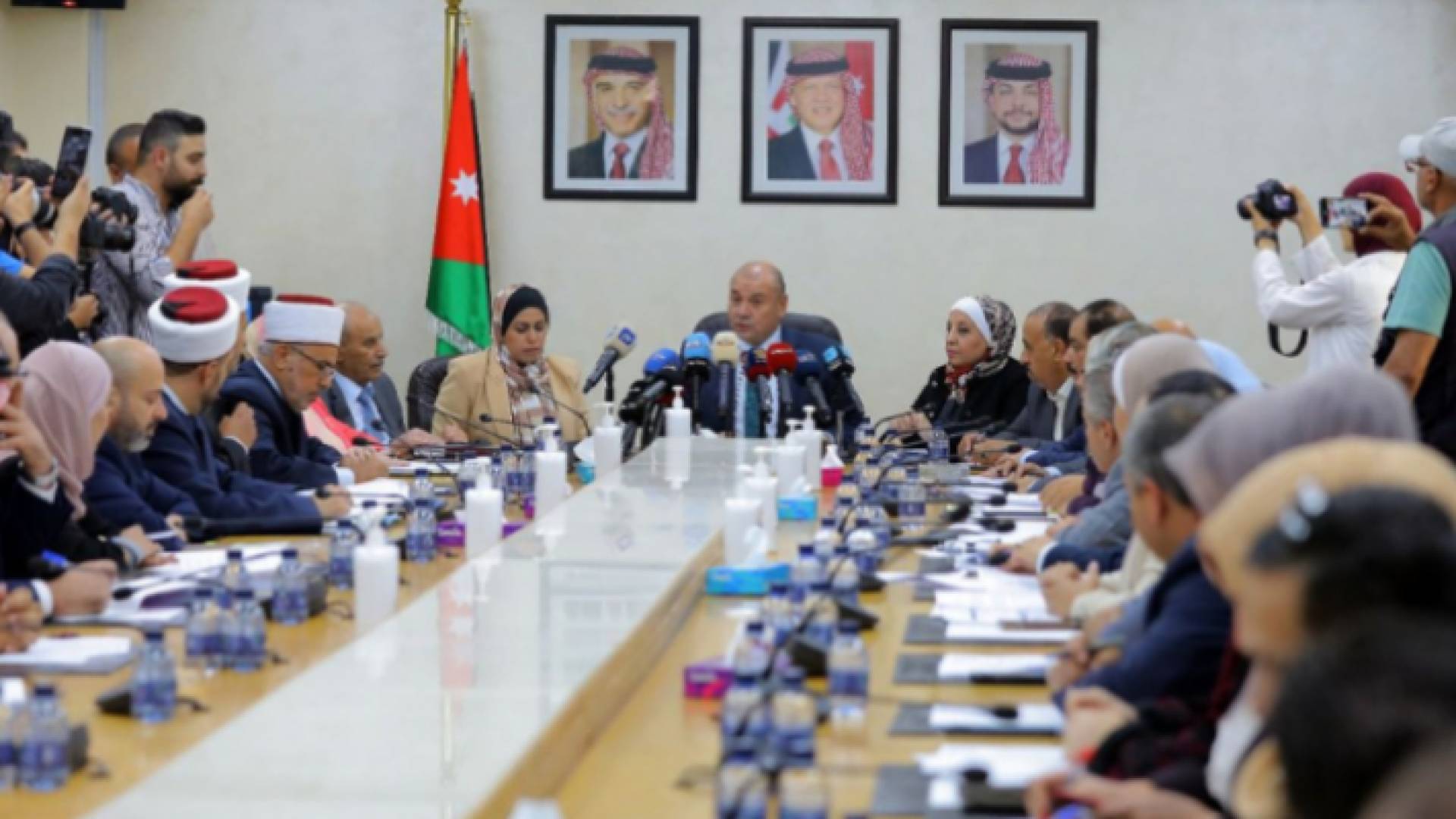 صورة أرشيفية لاجتماع اللجنة النيابية المشتركة لمناقشة مواد مشروع قانون حقوق الطفل