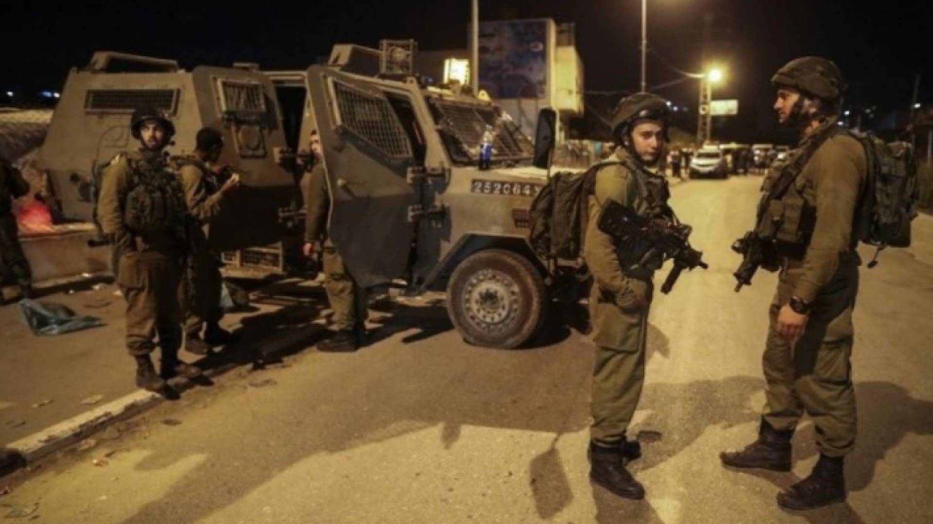 صورة أرشيفية لجنود الاحتلال الإسرائيلي على حاجز عسكري