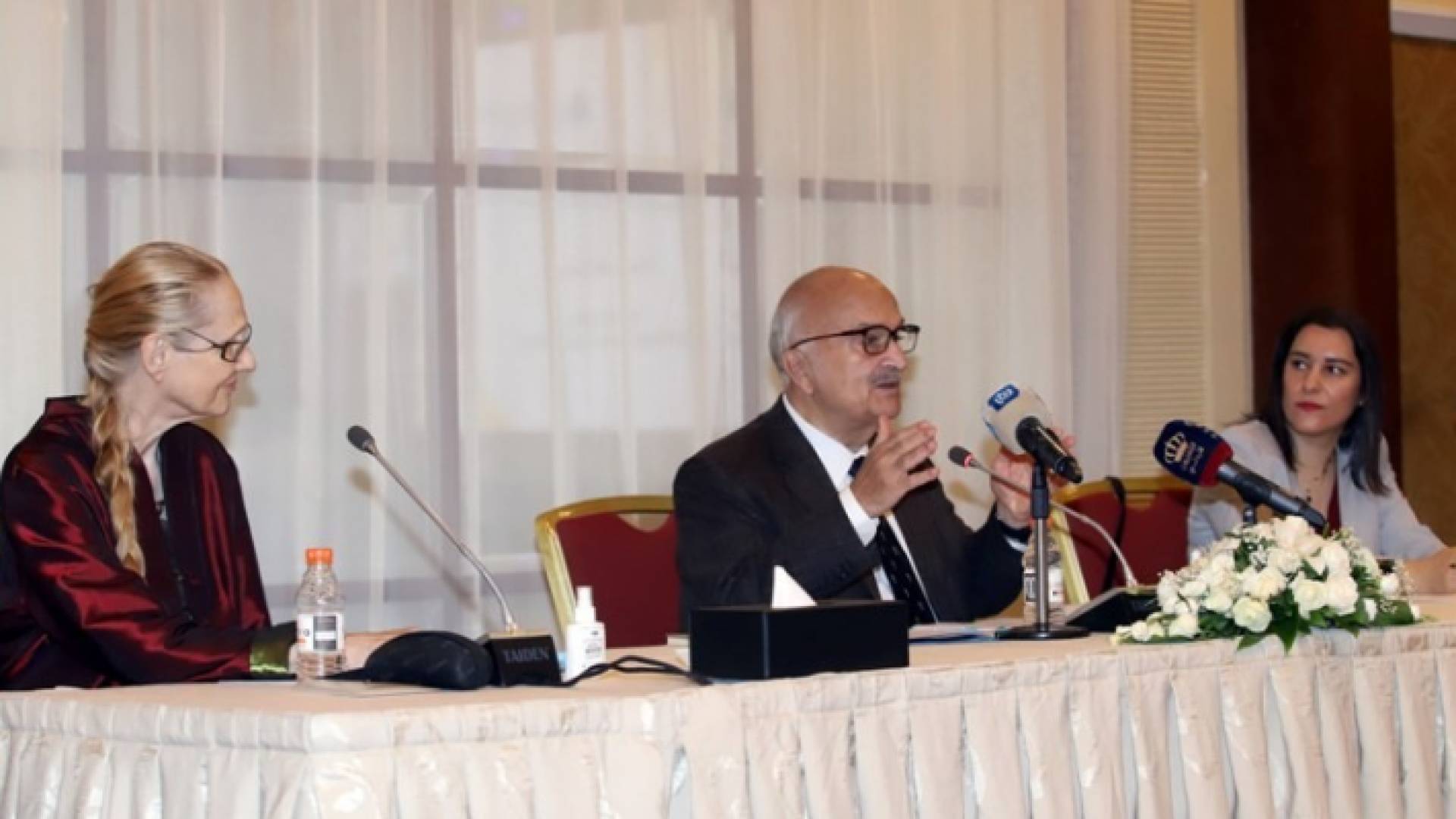 الأمير الحسن أثناء حديثه في المؤتمر الدولي لدراسات الكرامة الإنسانية