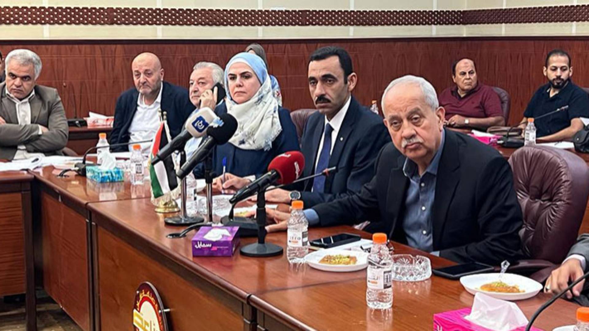 جانب من لقاء مدير عام المؤسسة العامة للغذاء والدواء في غرفة صناعة الأردن