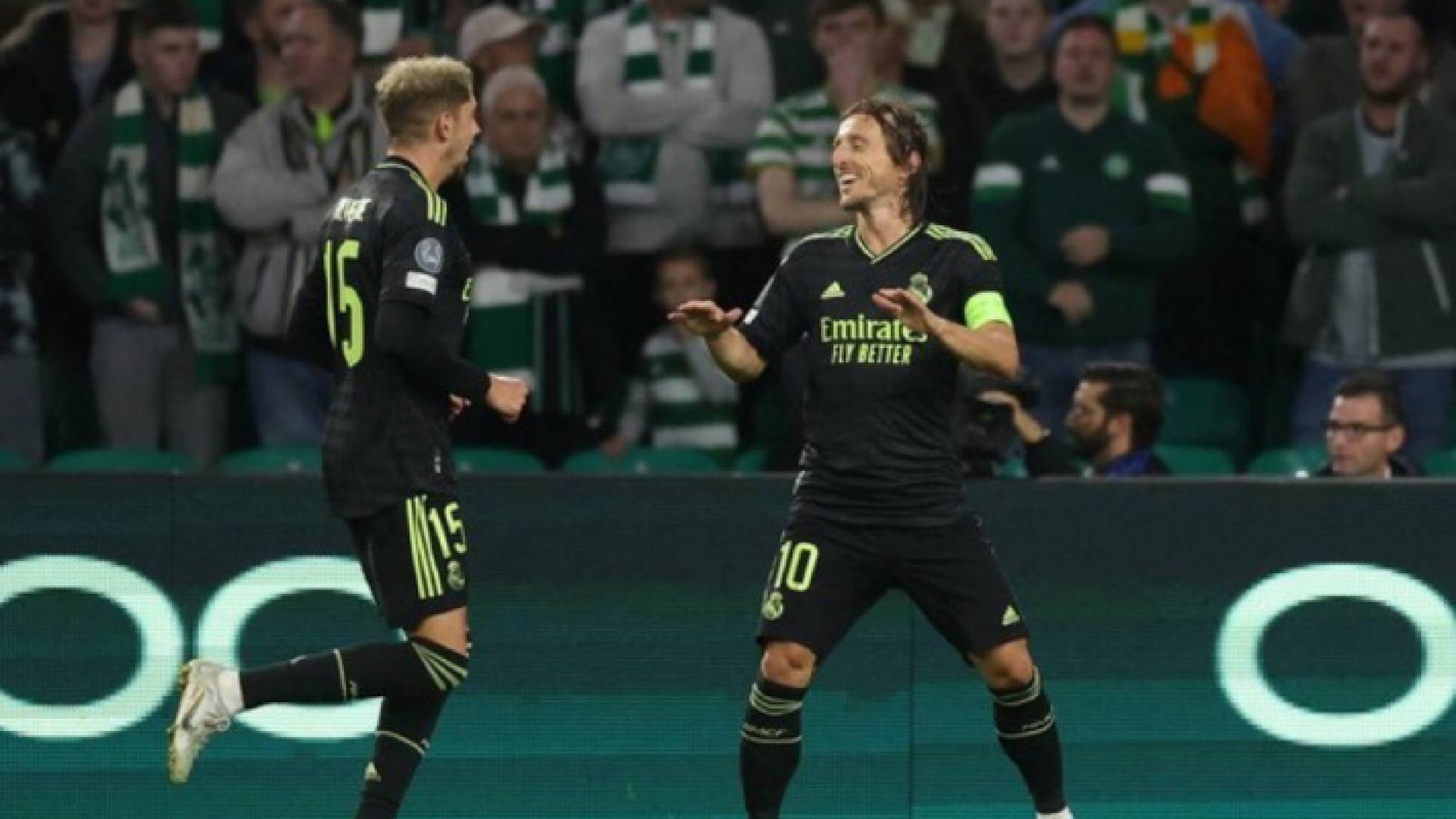 فرحة لاعبي ريال مدريد بتسجيل أحد الأهداف في مرمى سيلتك