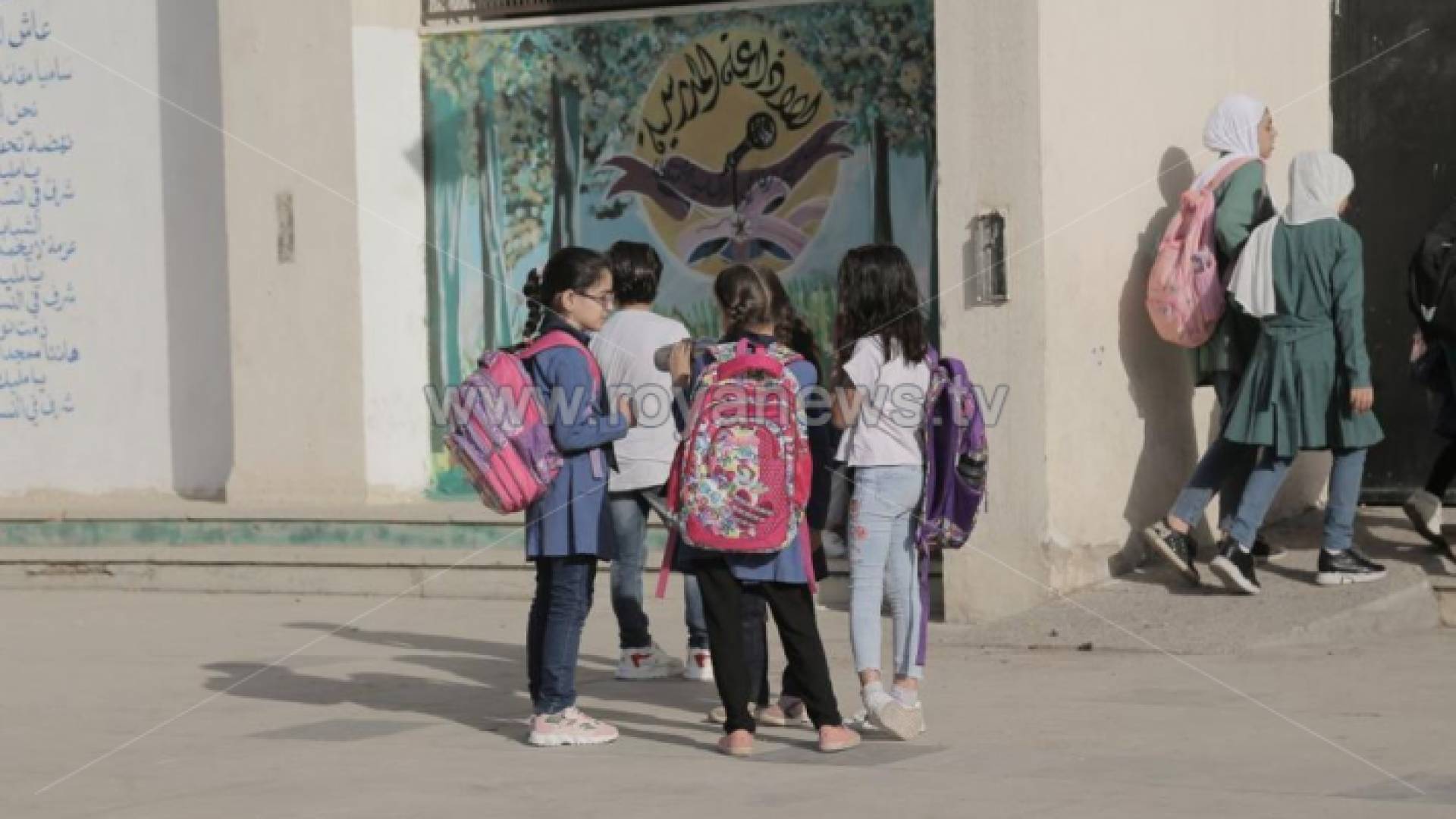 طلبة مدارس في أول أيام العام الدراسي 2022/2023