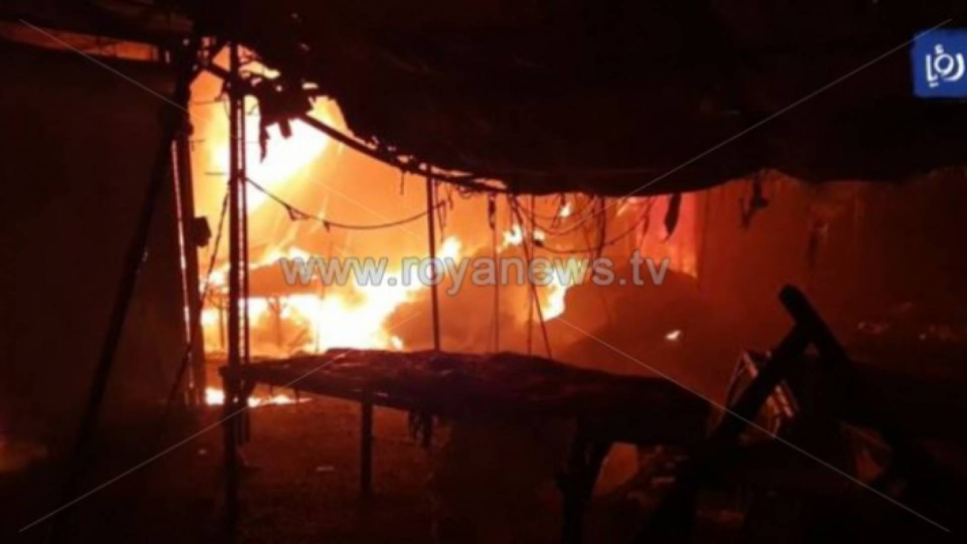 صورة من الحريق الذي أتى على 50 متجرا وبسطة في بالة إربد