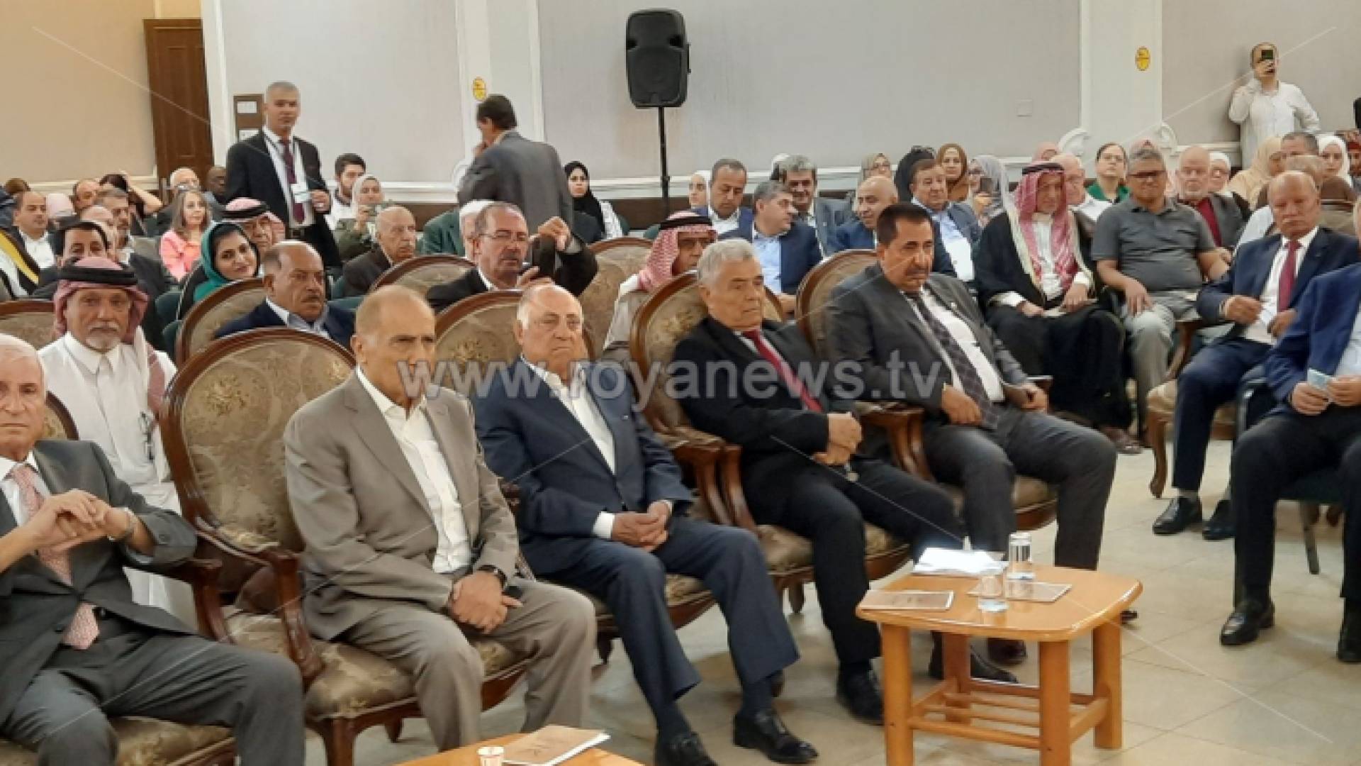 الصور من المؤتمر