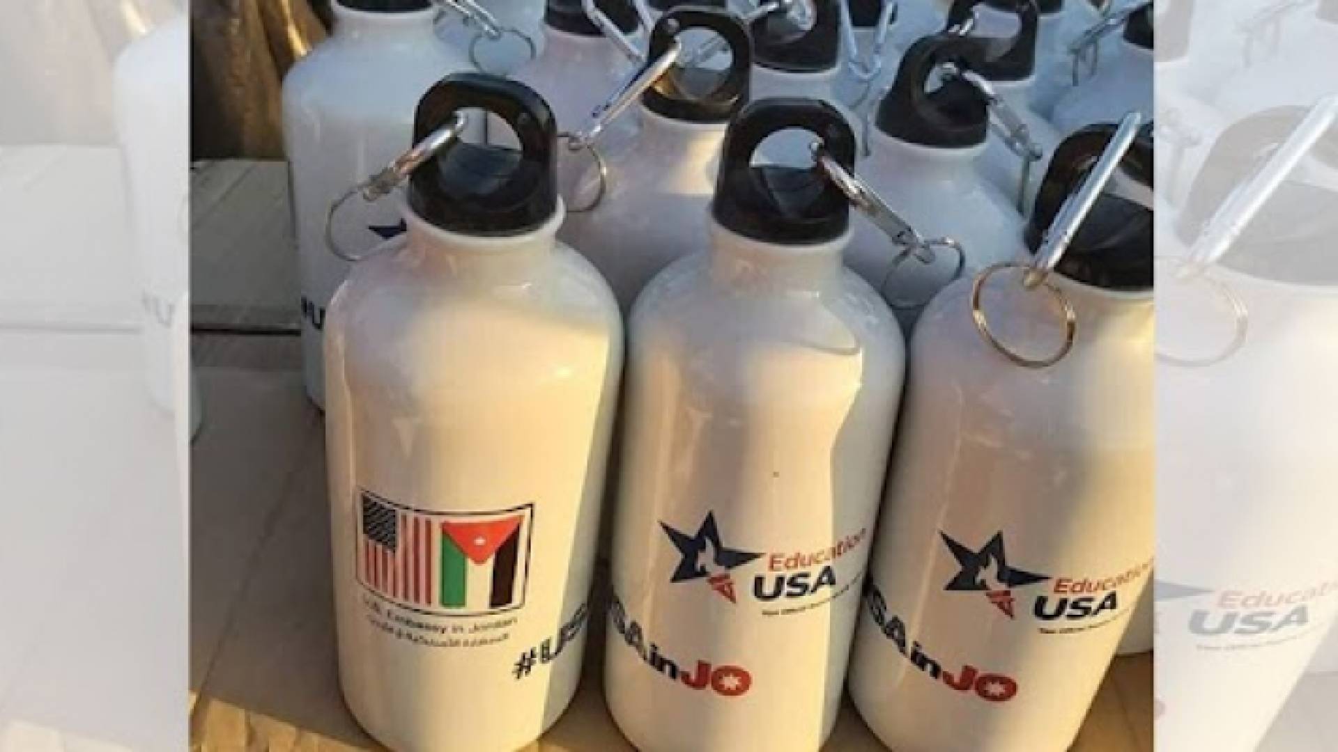 المطرات أثناء عرضها في الأسواق