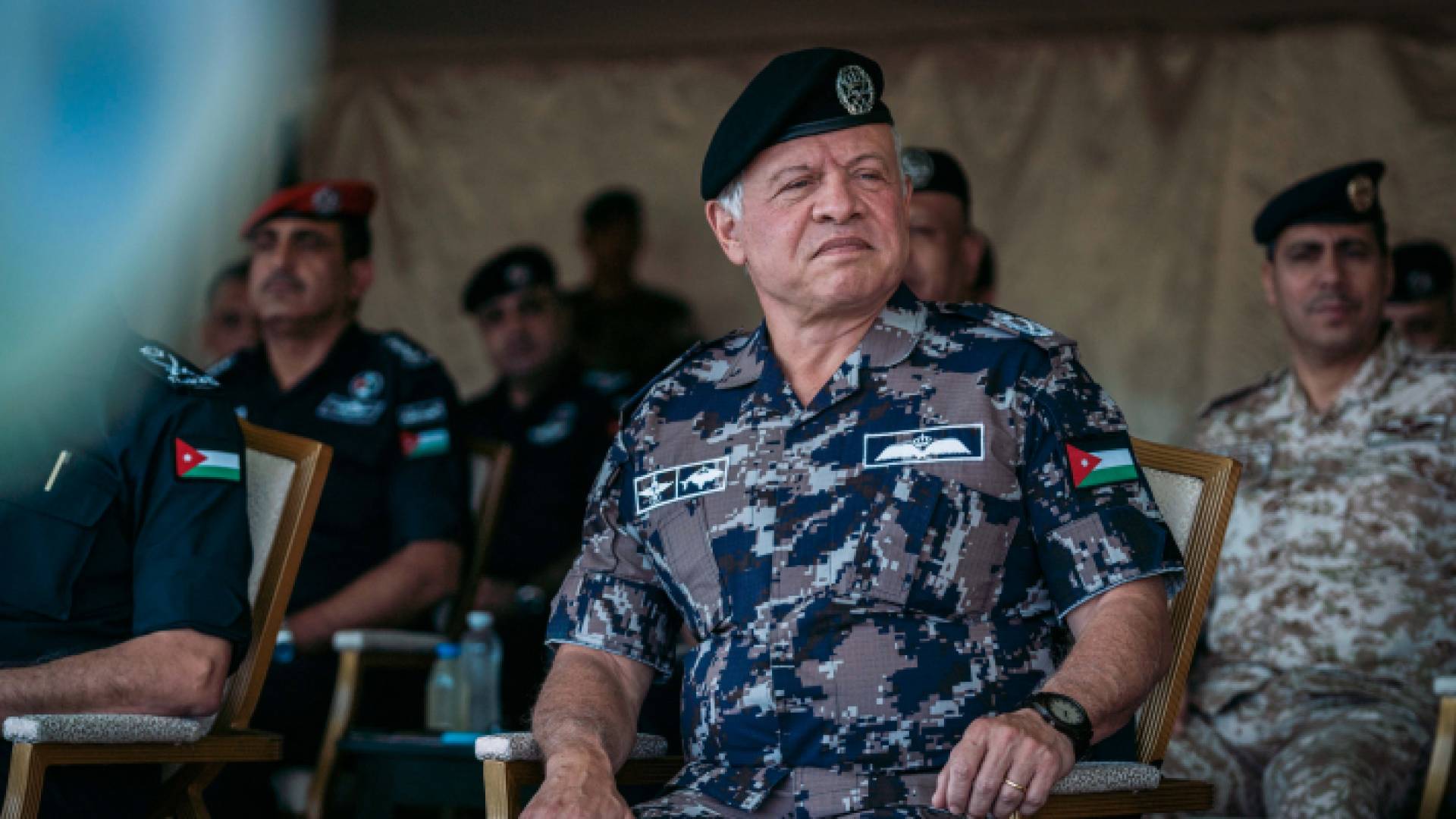 الملك أثناء متابعته تمرينا تعبويا في عجلون