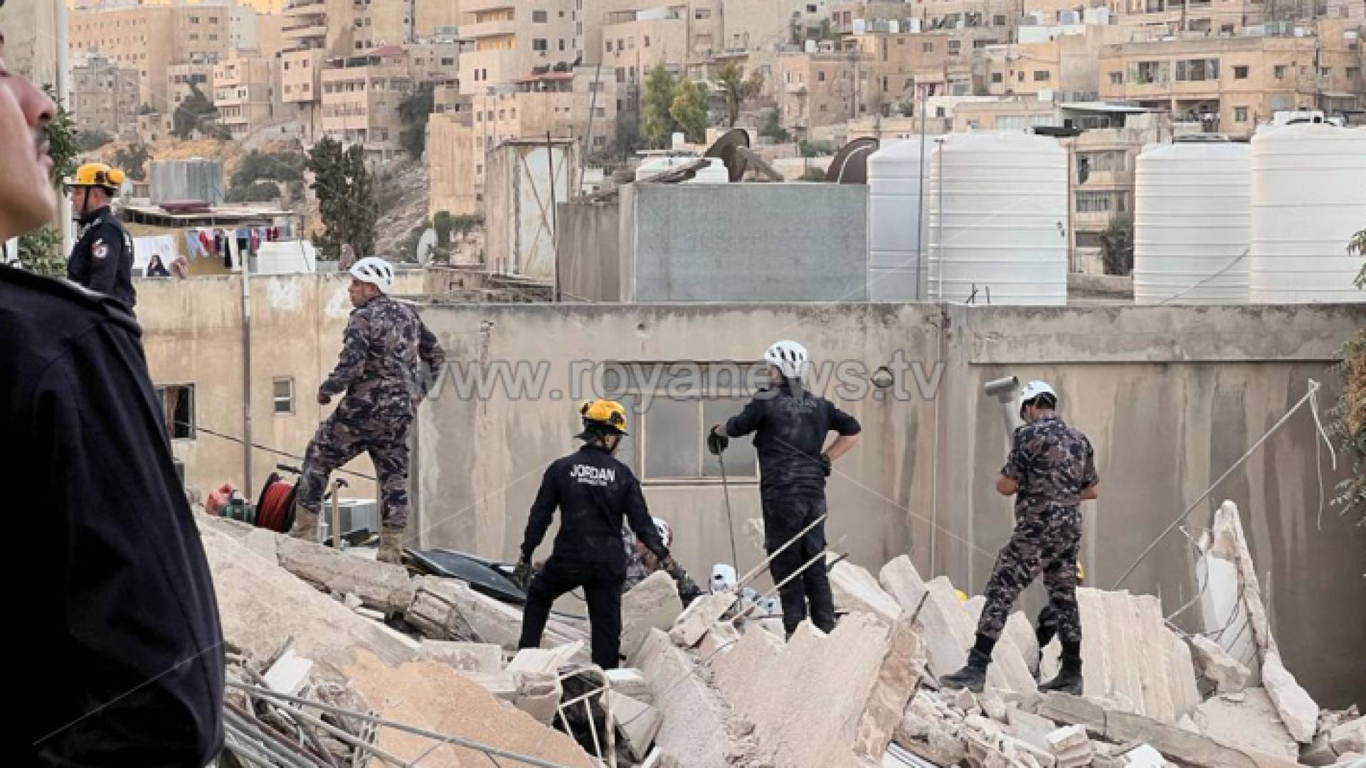 من موقع الانهيار