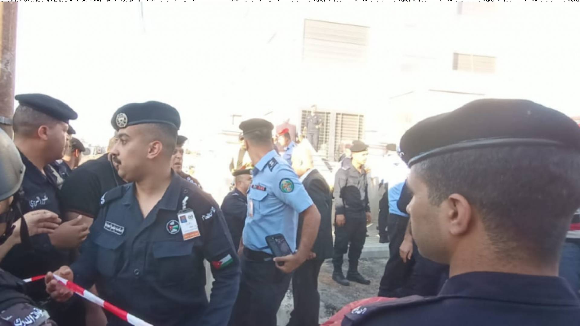 جانب من عمليات الإخلاء