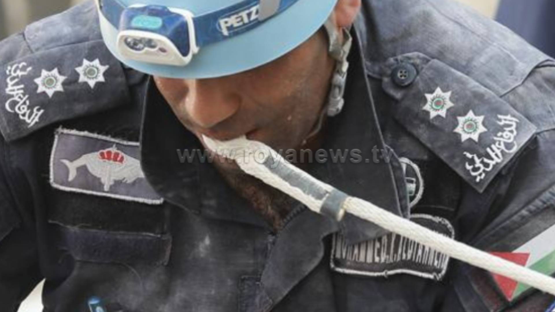 أحد رجال الإنقاذ في مكان حادث انهيار عمارة اللويبدة