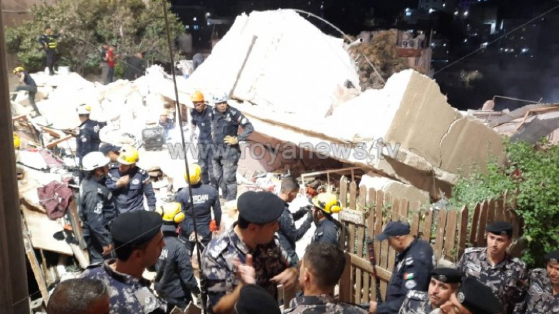 جانب من انهيار عمارة اللويبدة