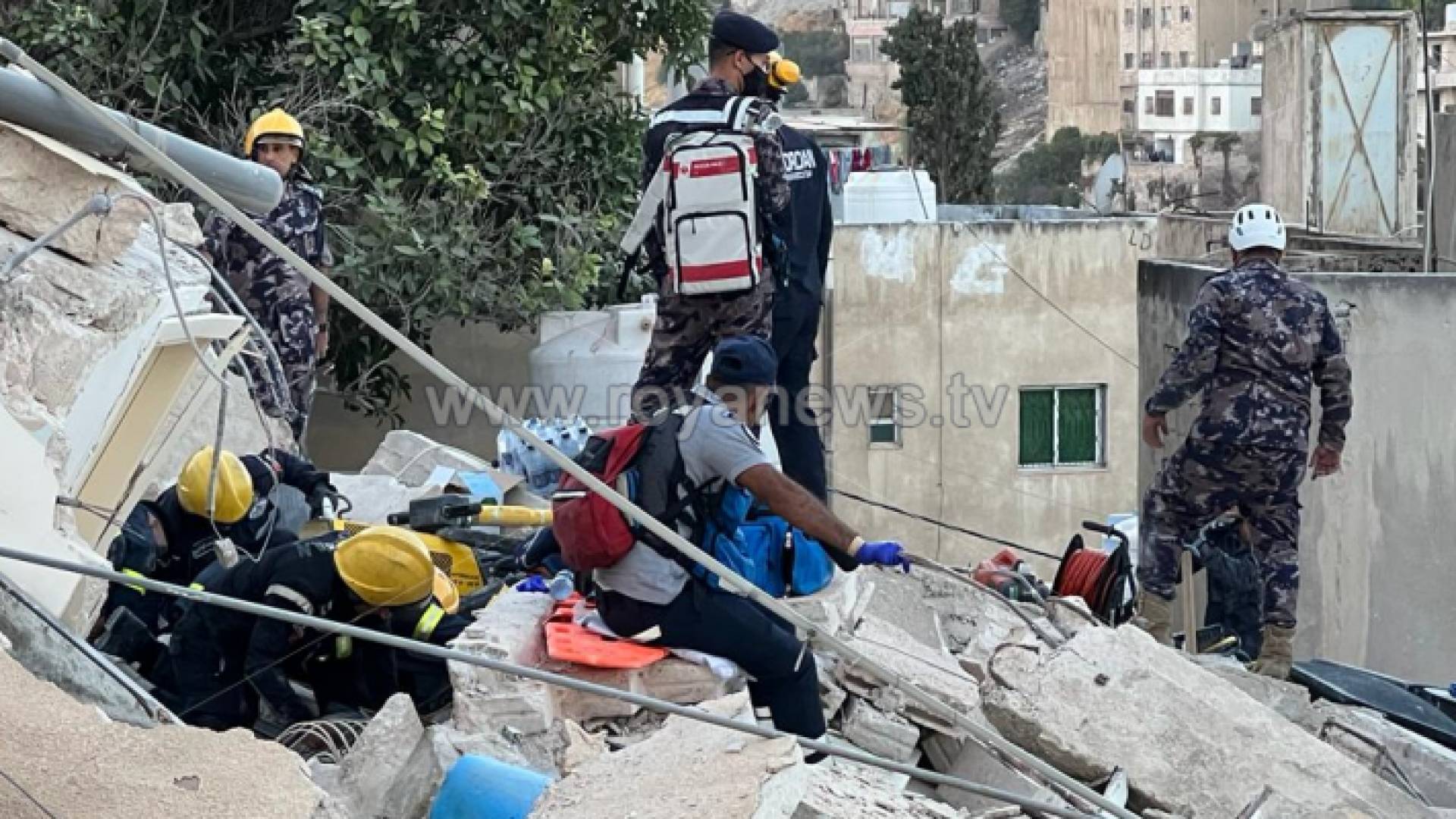 جانب من انهيار عمارة اللويبدة