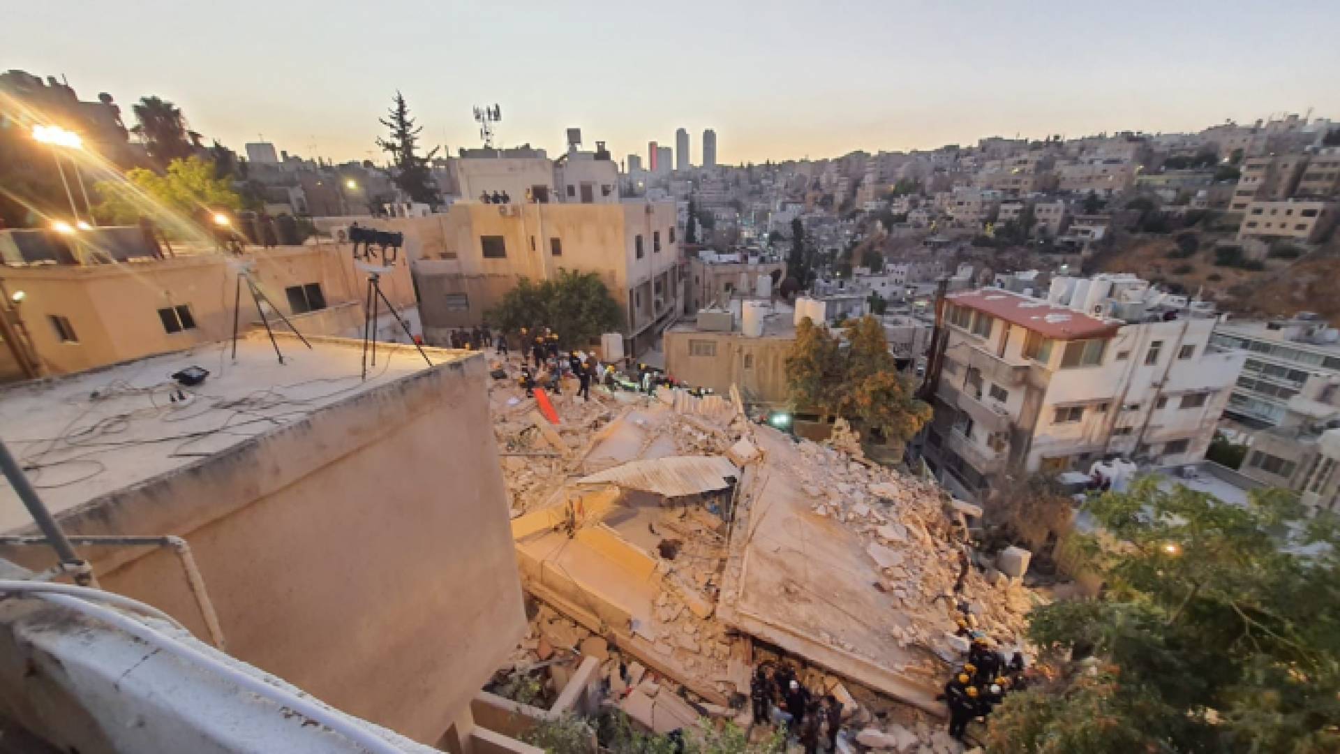 العمارة المنهارة في اللويبدة