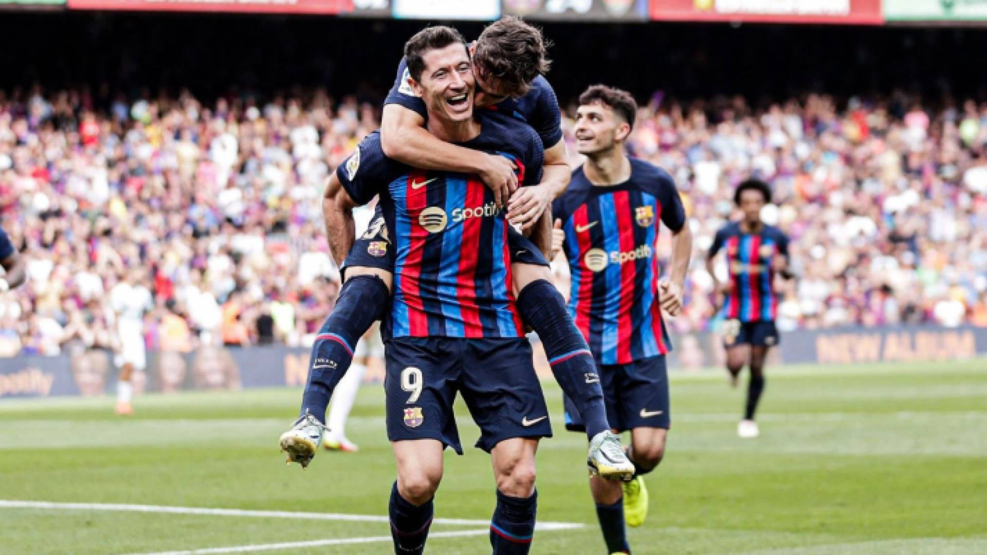 لاعبون من فريق برشلونة