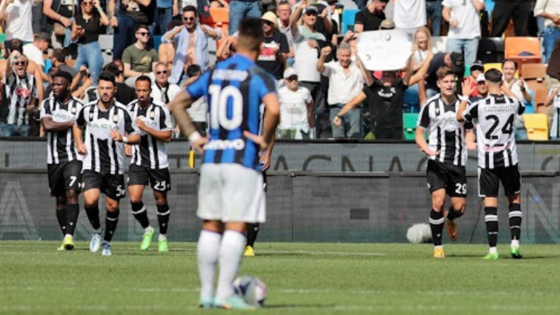 صورة من مباراة إنتر وأودينيزي لحساب الجولة السابعة من الدوري الإيطالي